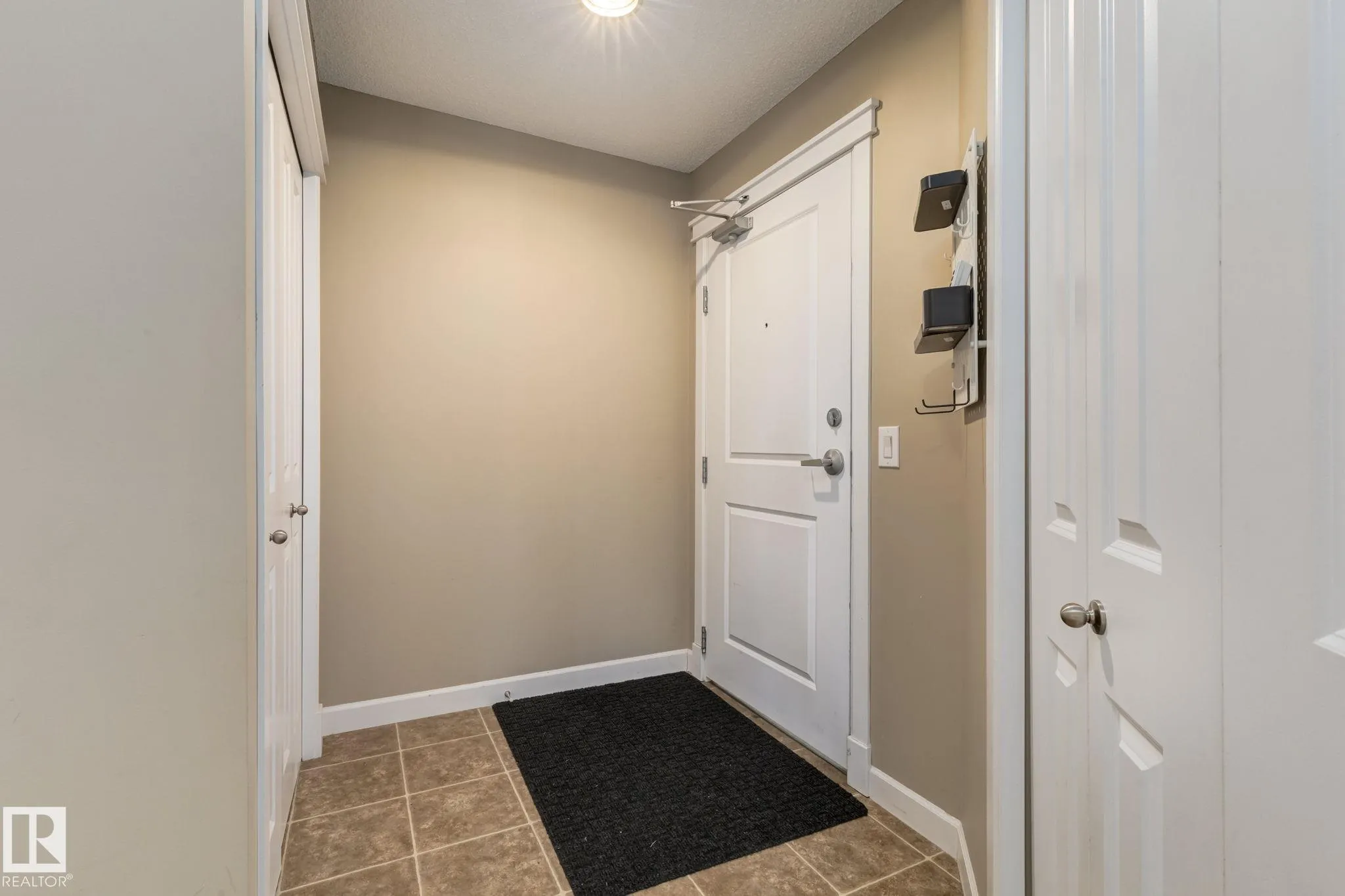 3715 WHITELAW Lane