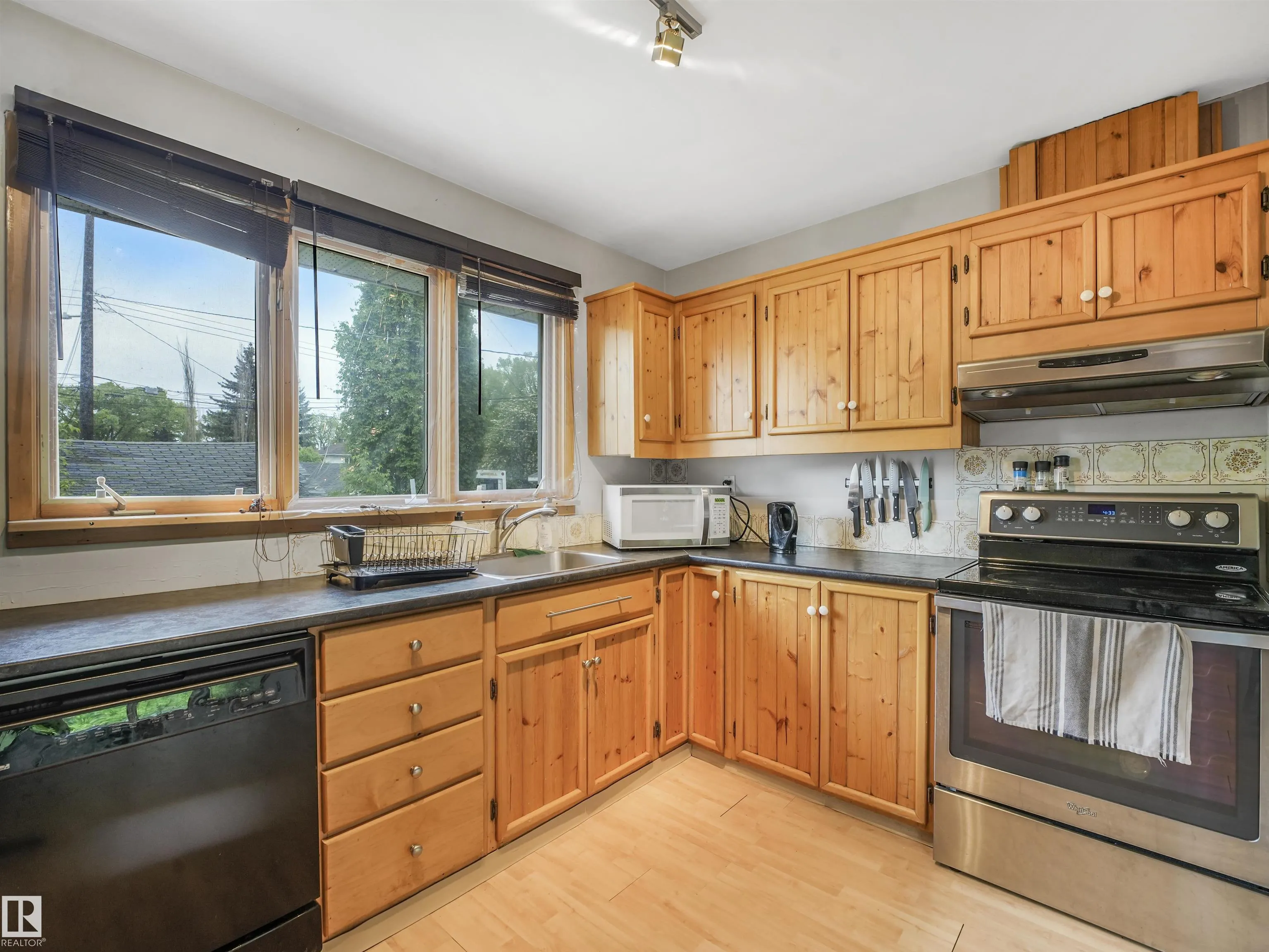 14612 93 Ave