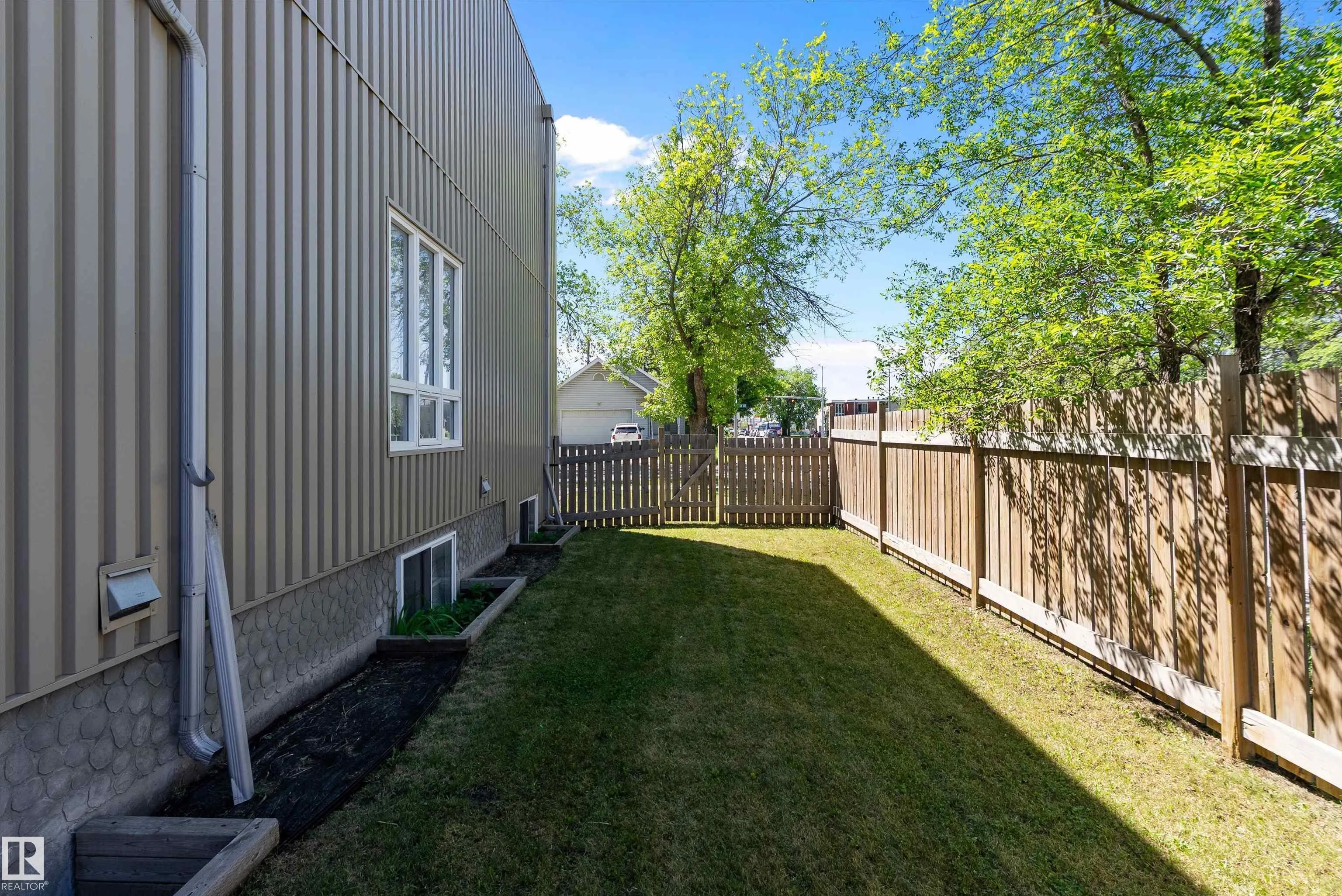 14832 103 Ave