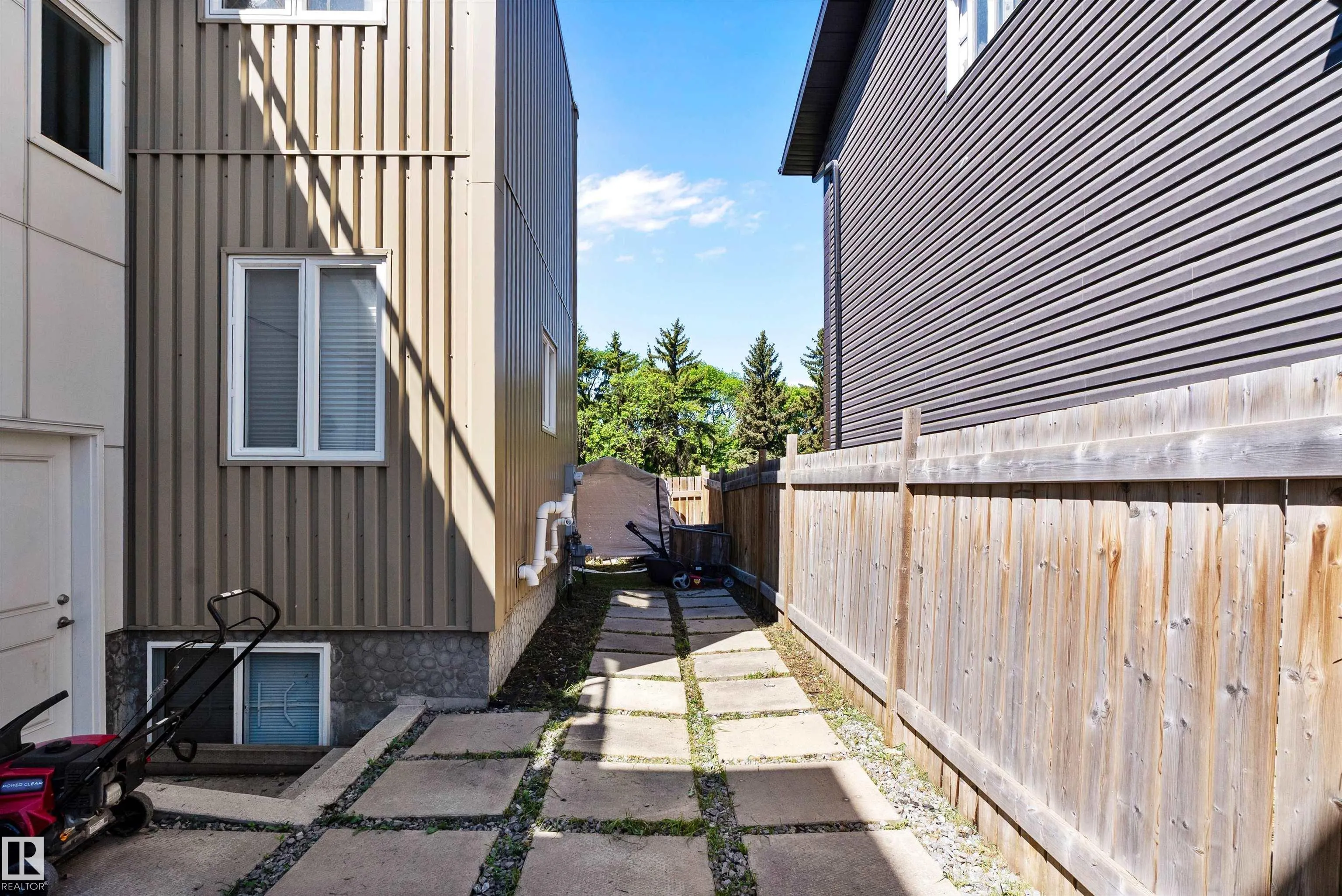 14832 103 Ave