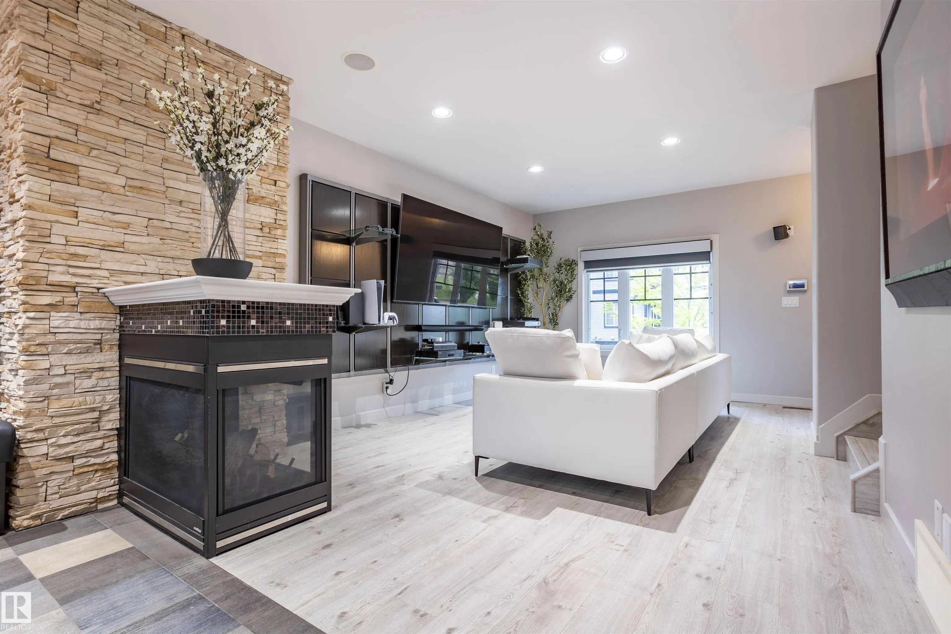 4949 TERWILLEGAR Common