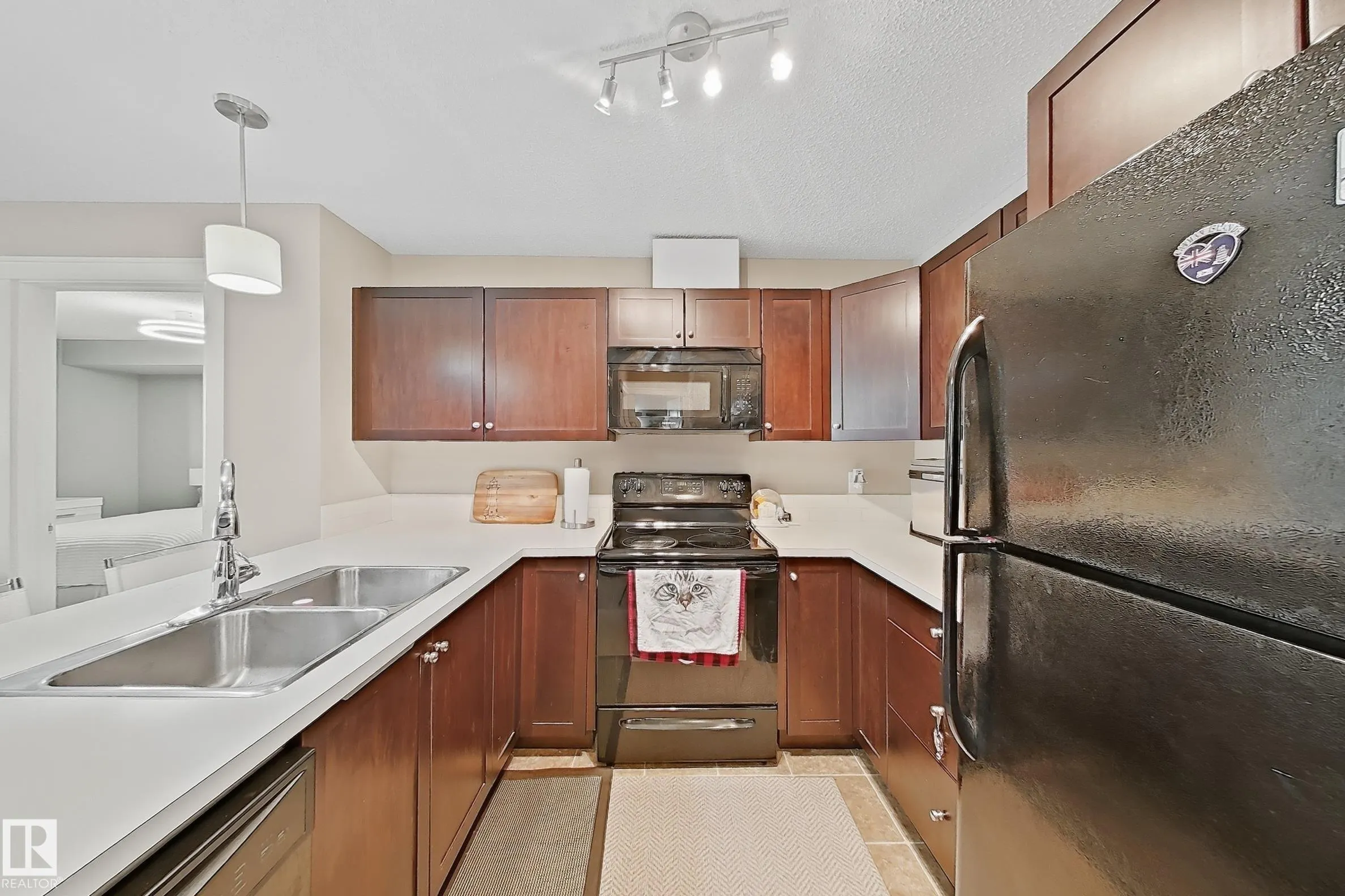 3715 WHITELAW Lane