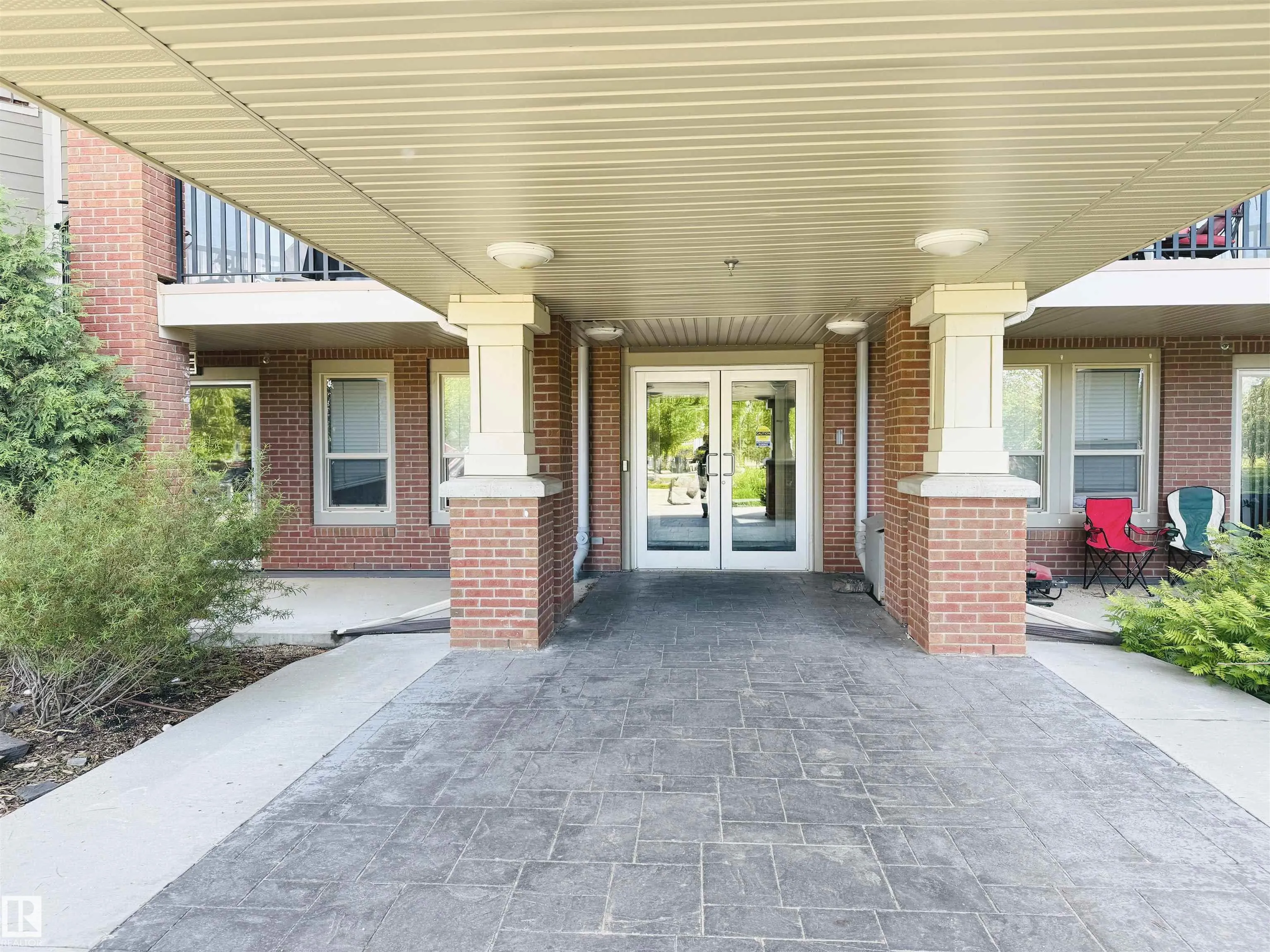 3715 WHITELAW Lane