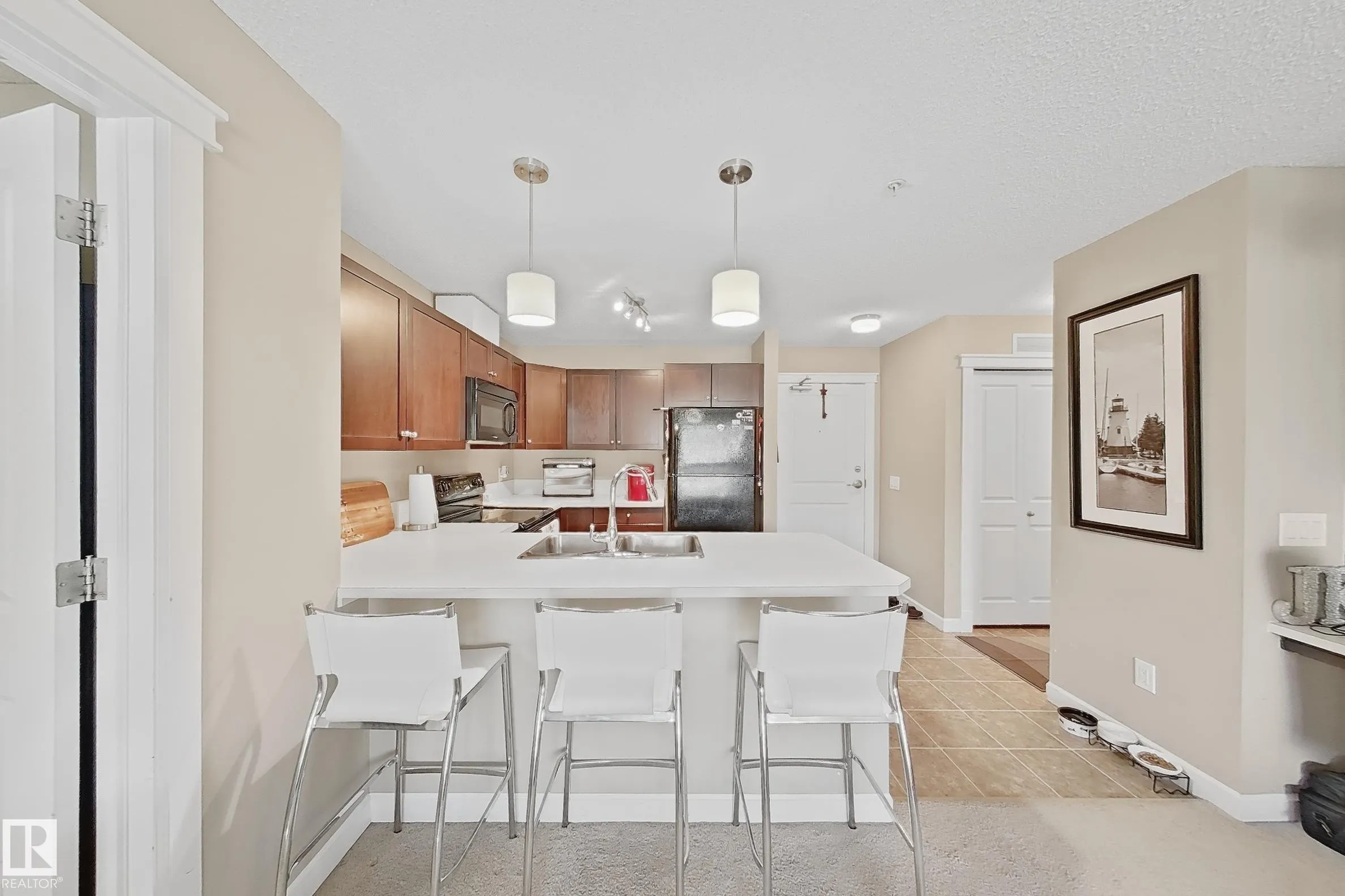 3715 WHITELAW Lane
