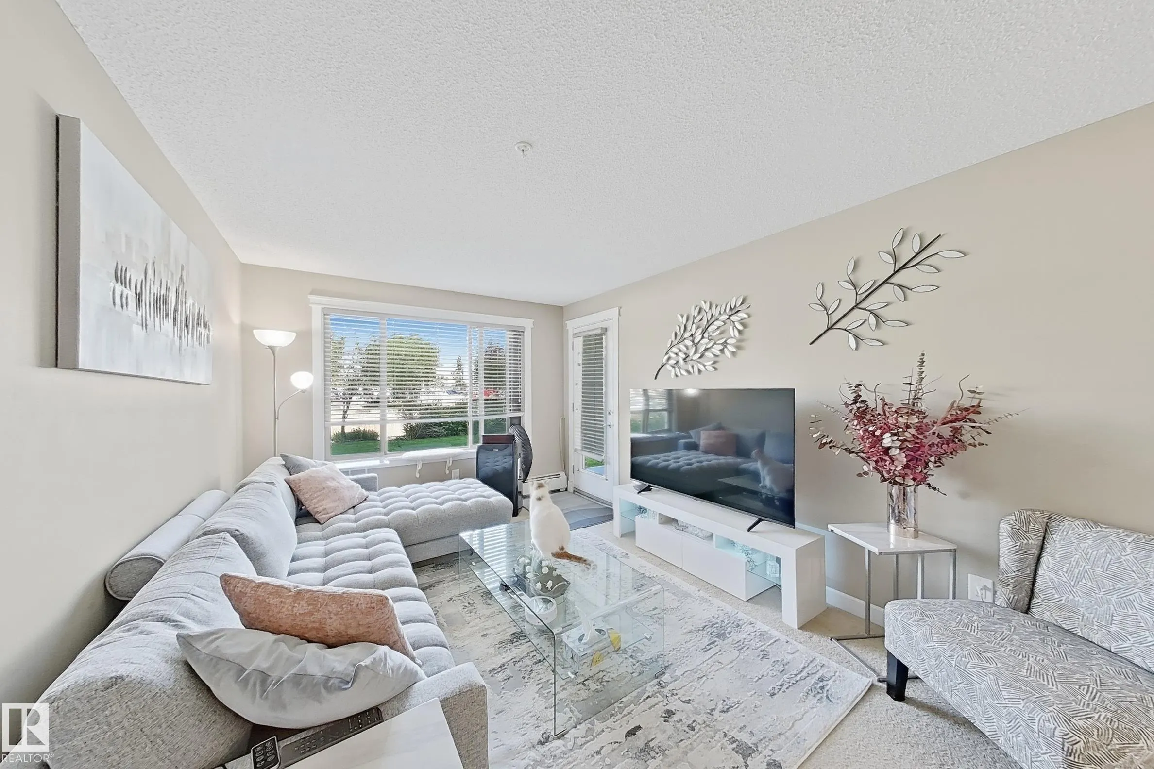 3715 WHITELAW Lane