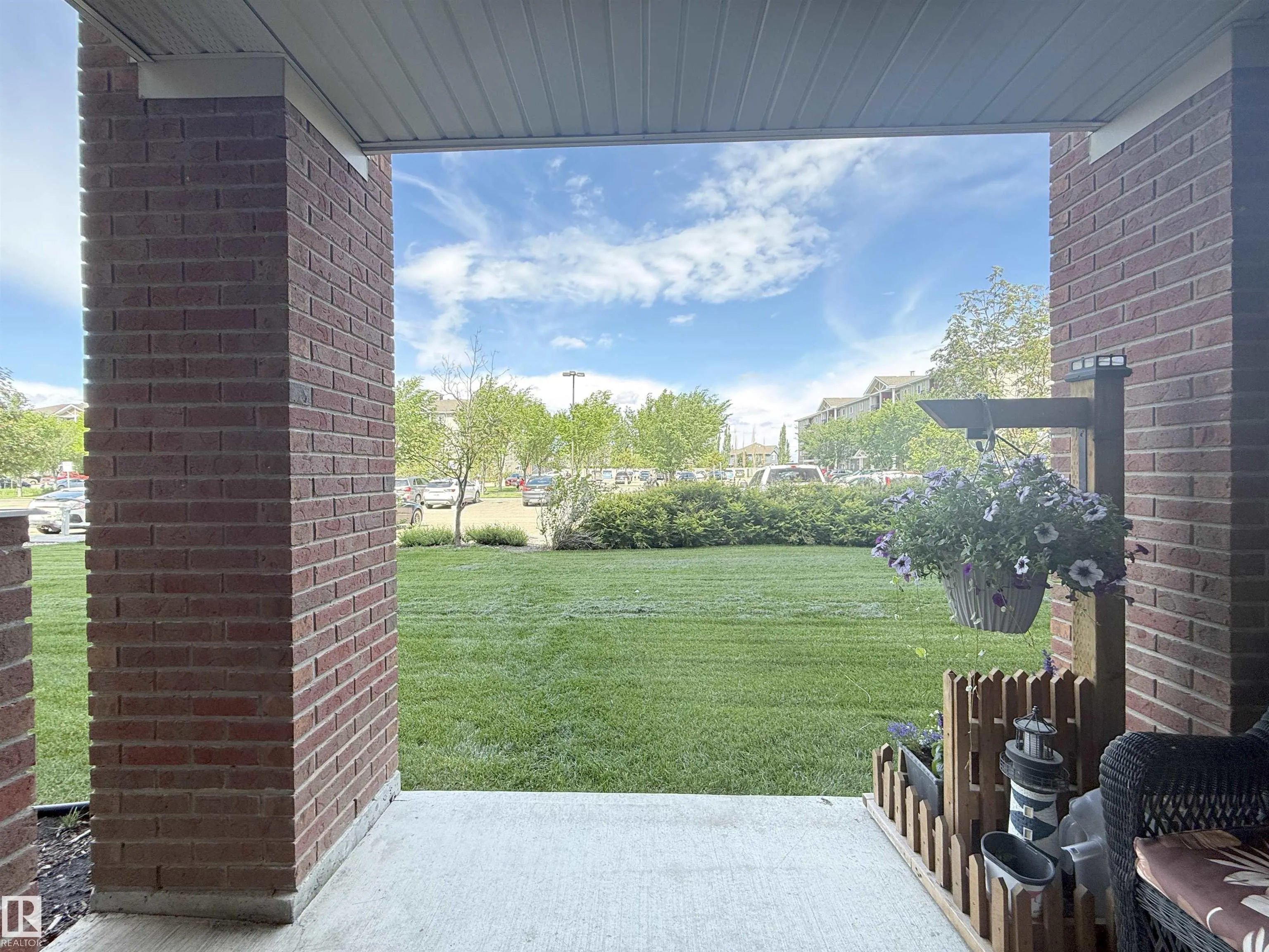 3715 WHITELAW Lane