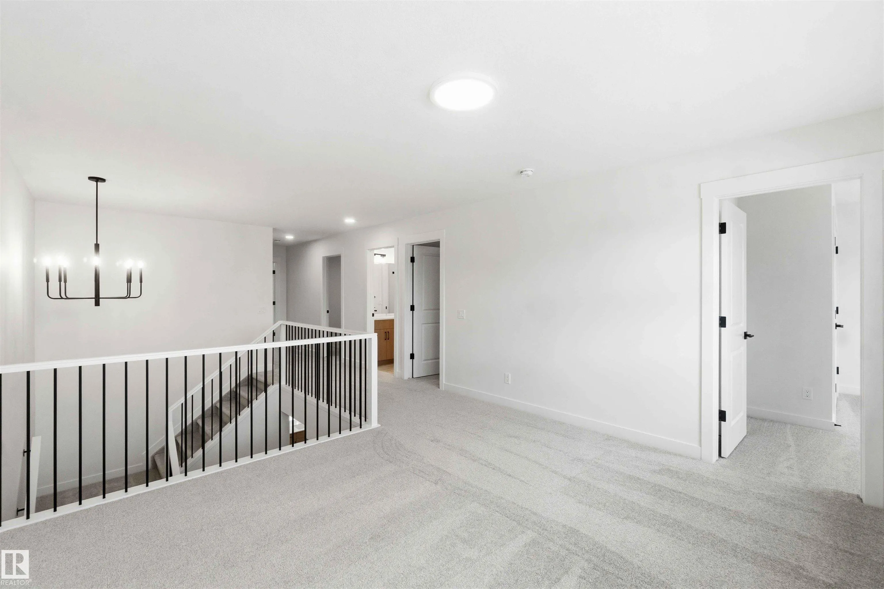 1085 CRISTALL Crescent