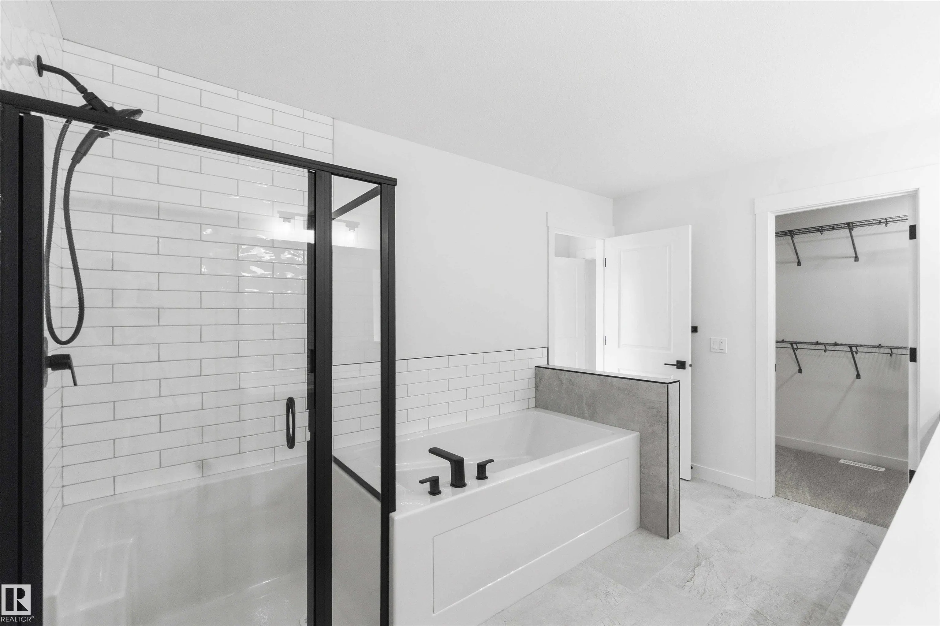 1085 CRISTALL Crescent