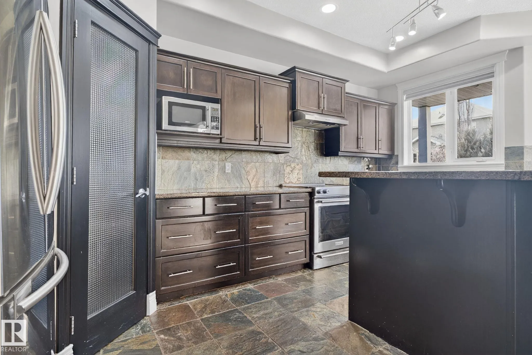 613 Stewart Crescent