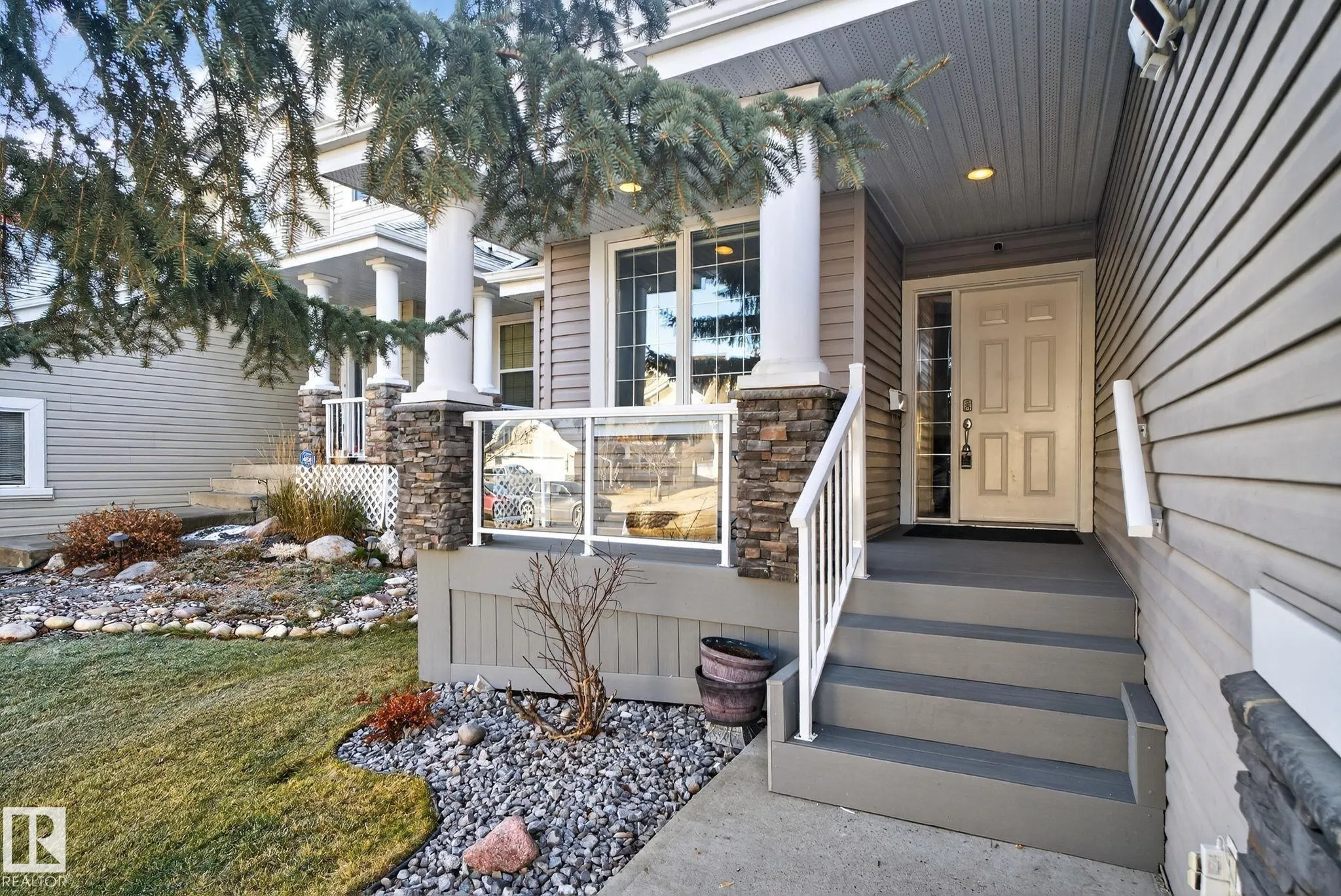 613 Stewart Crescent