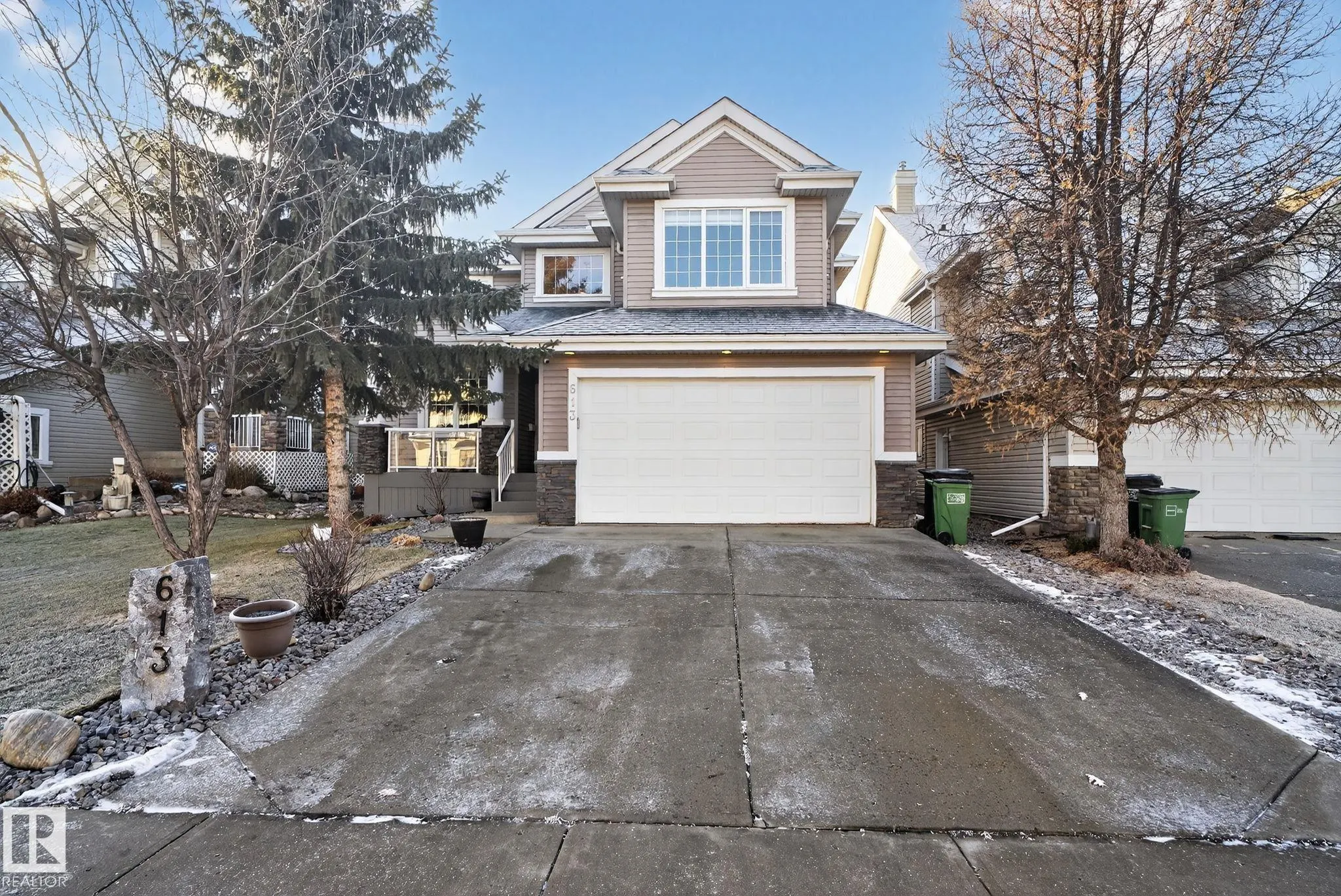 613 Stewart Crescent