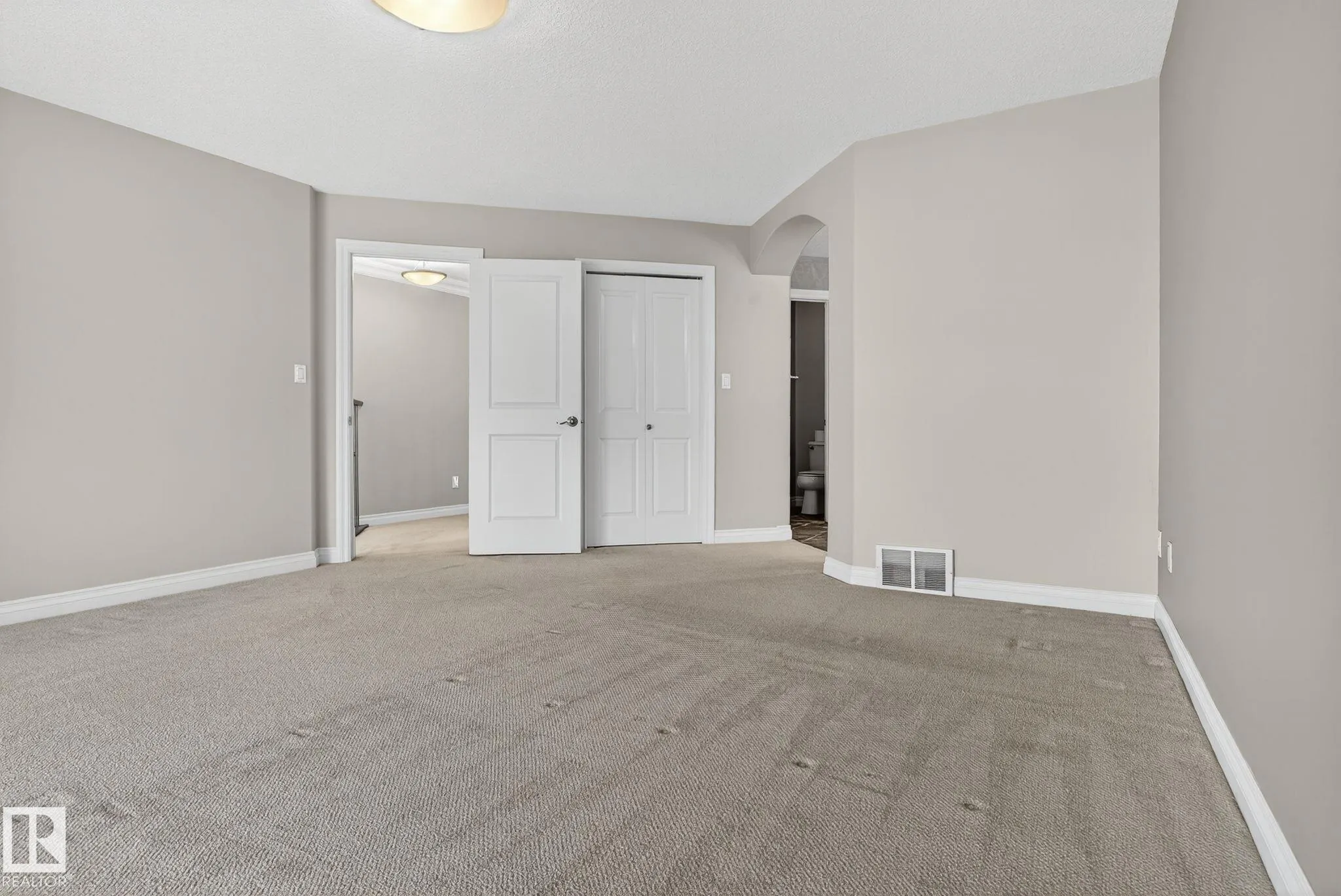 613 Stewart Crescent