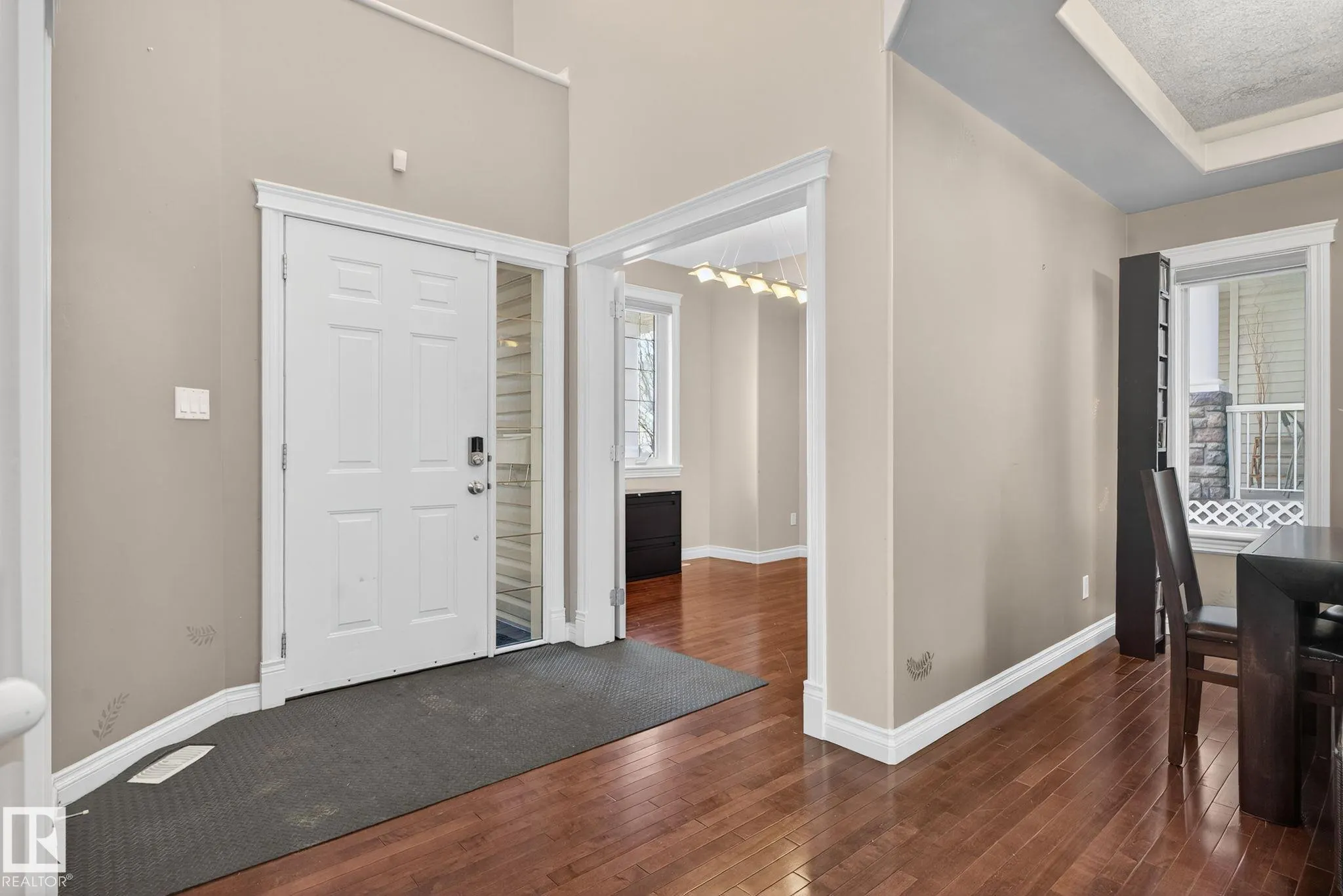 613 Stewart Crescent