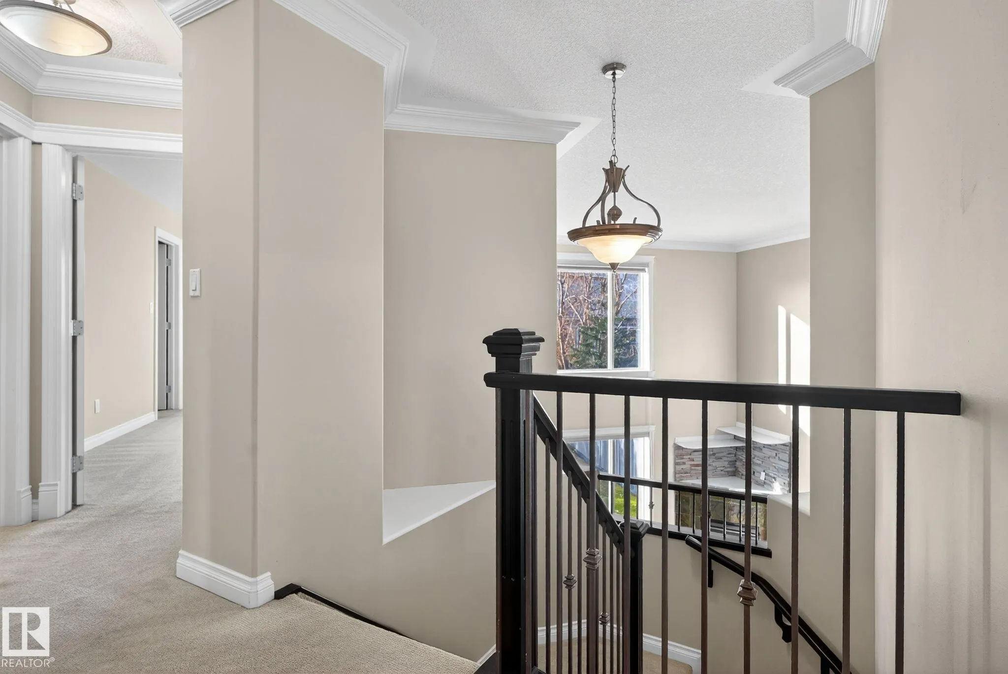 613 Stewart Crescent