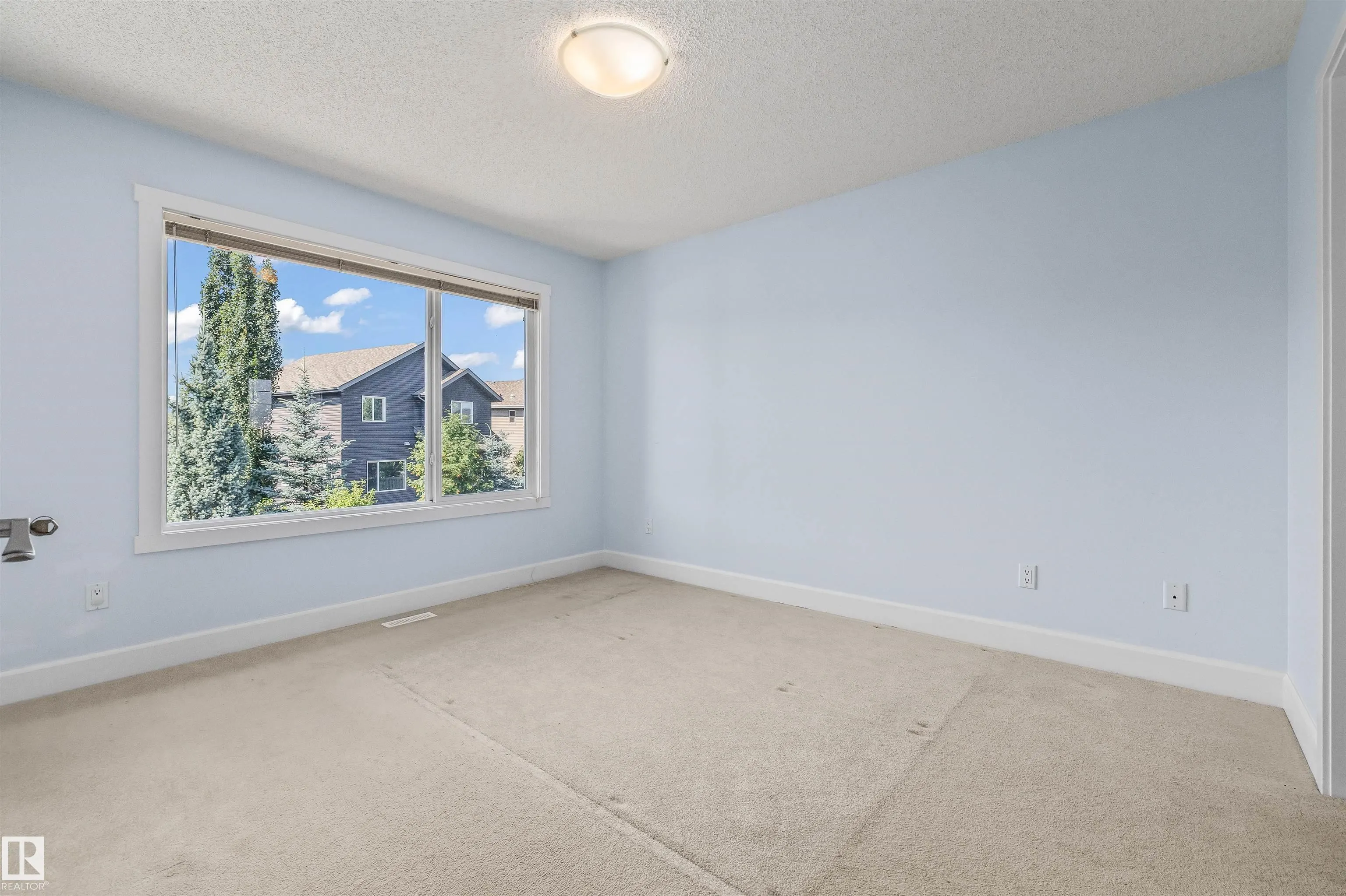 3082 WHITELAW Drive