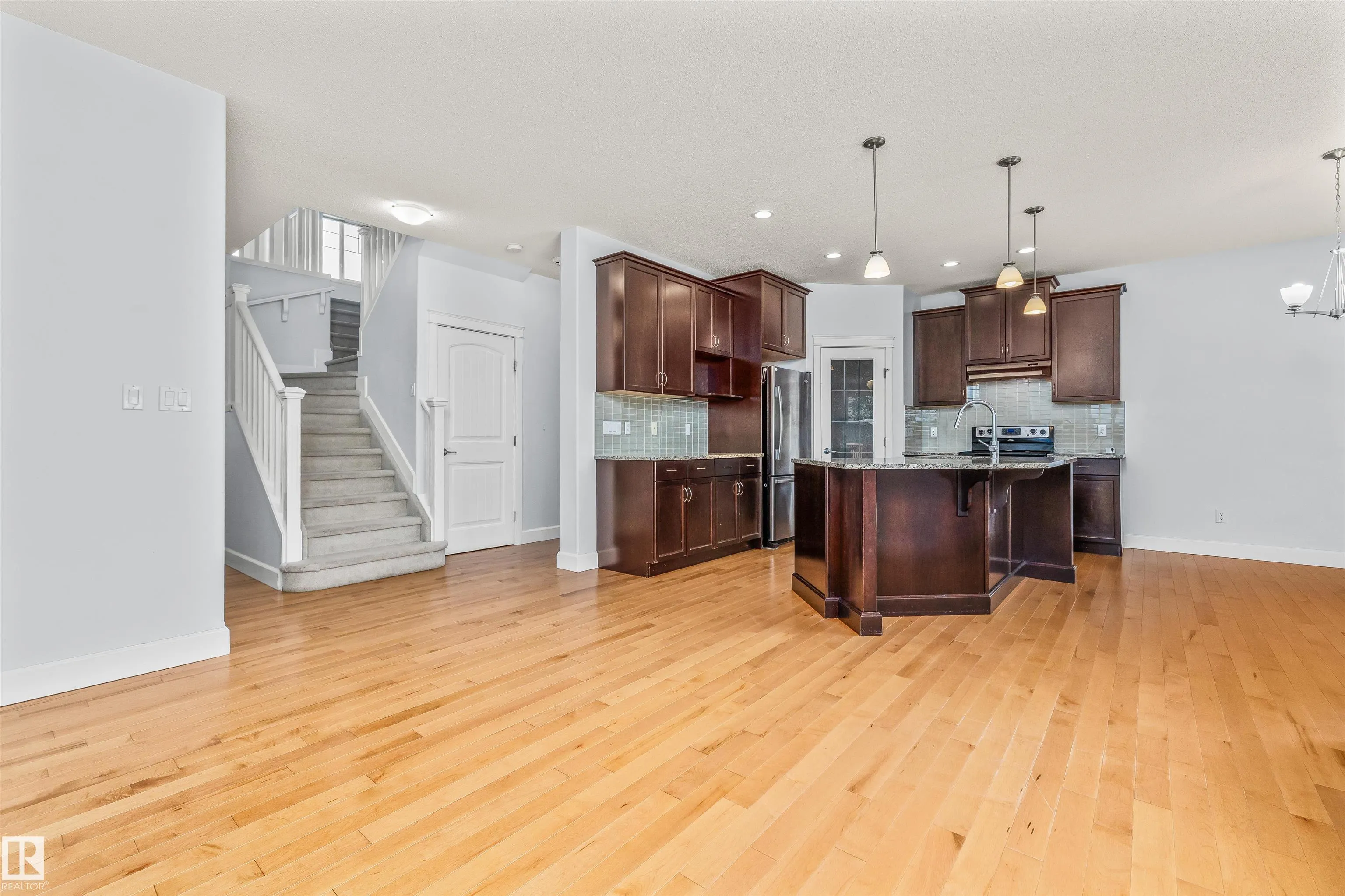 3082 WHITELAW Drive