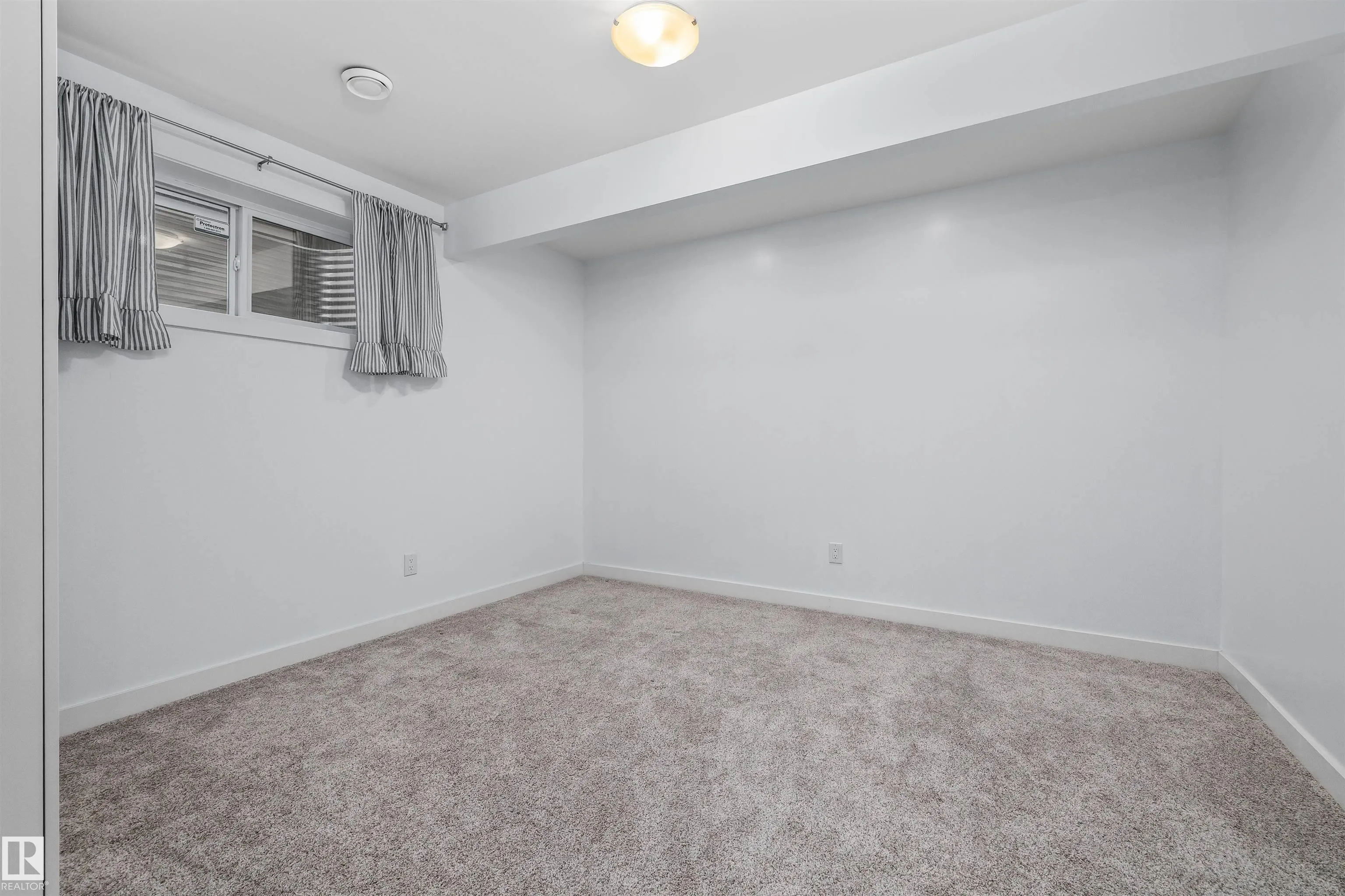 3082 WHITELAW Drive