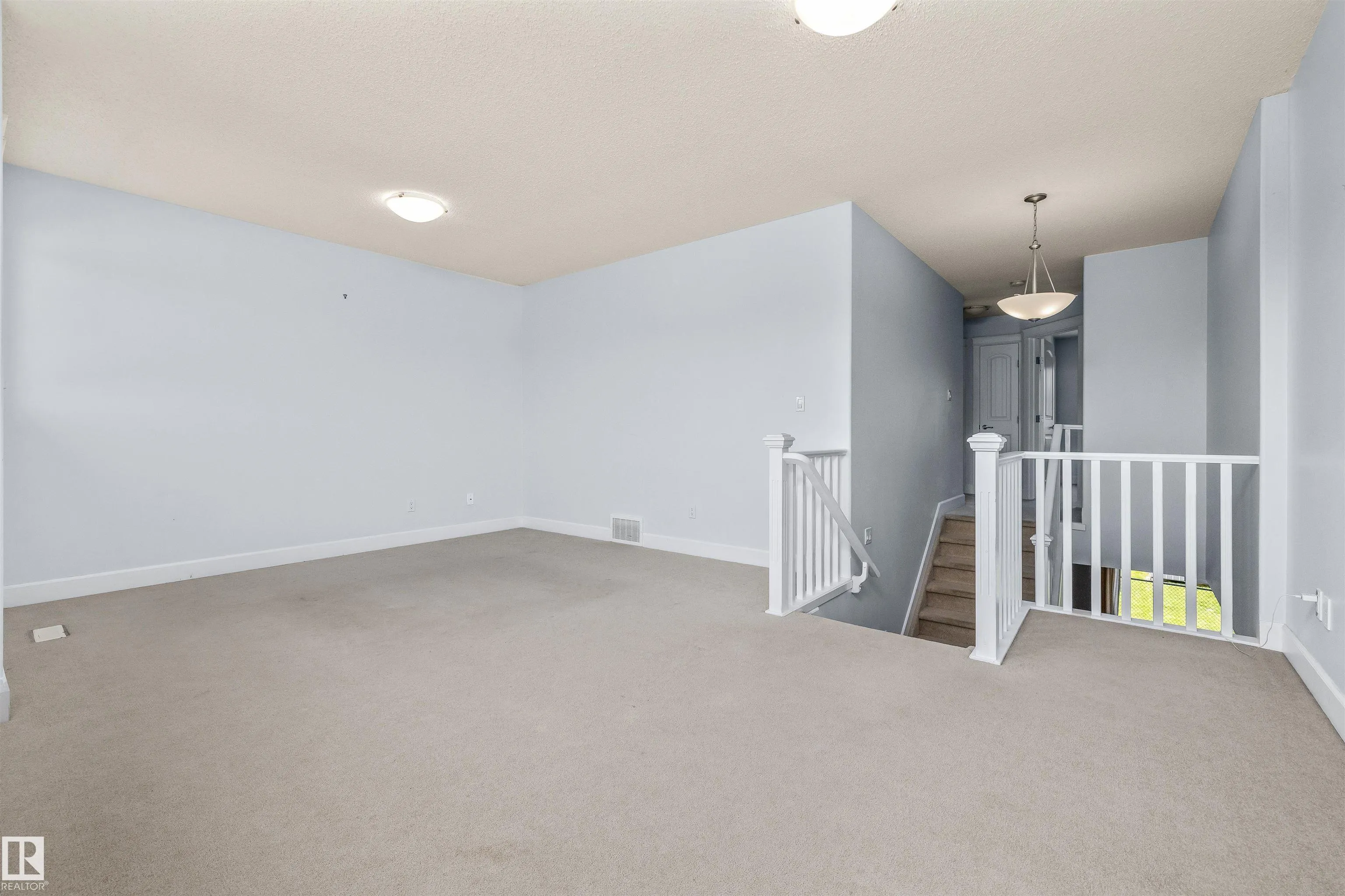 3082 WHITELAW Drive