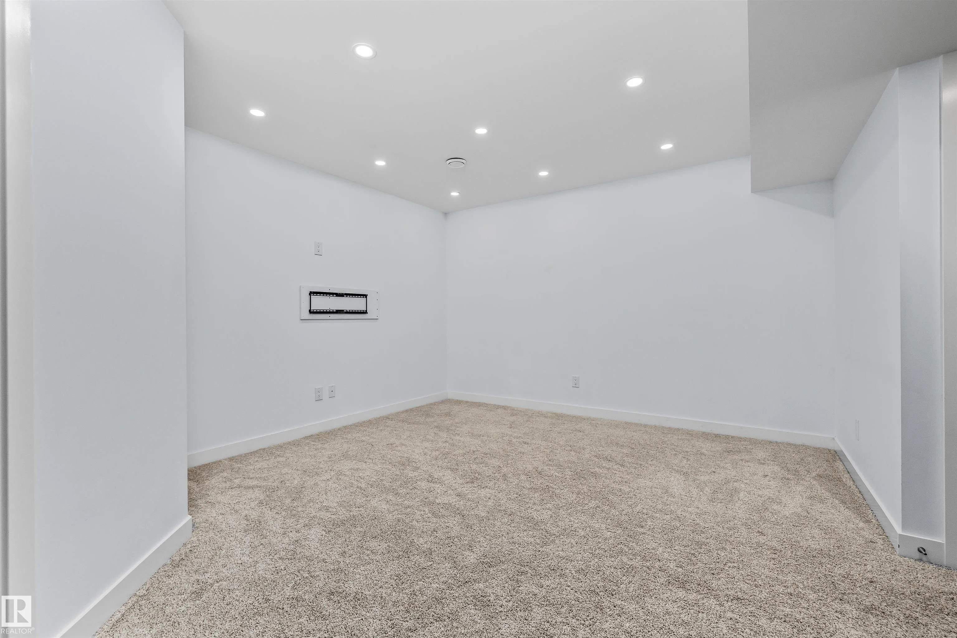 3082 WHITELAW Drive