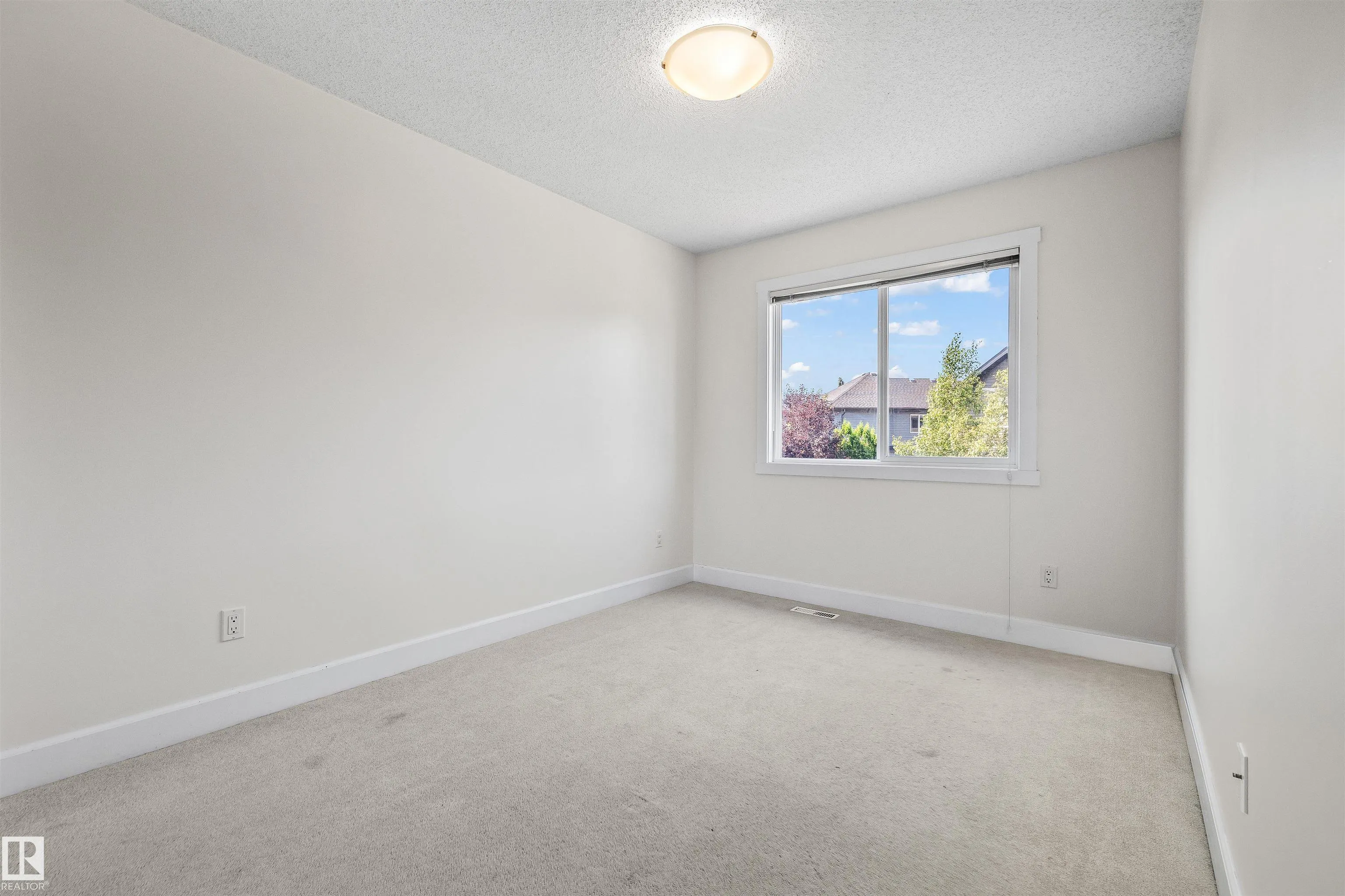 3082 WHITELAW Drive