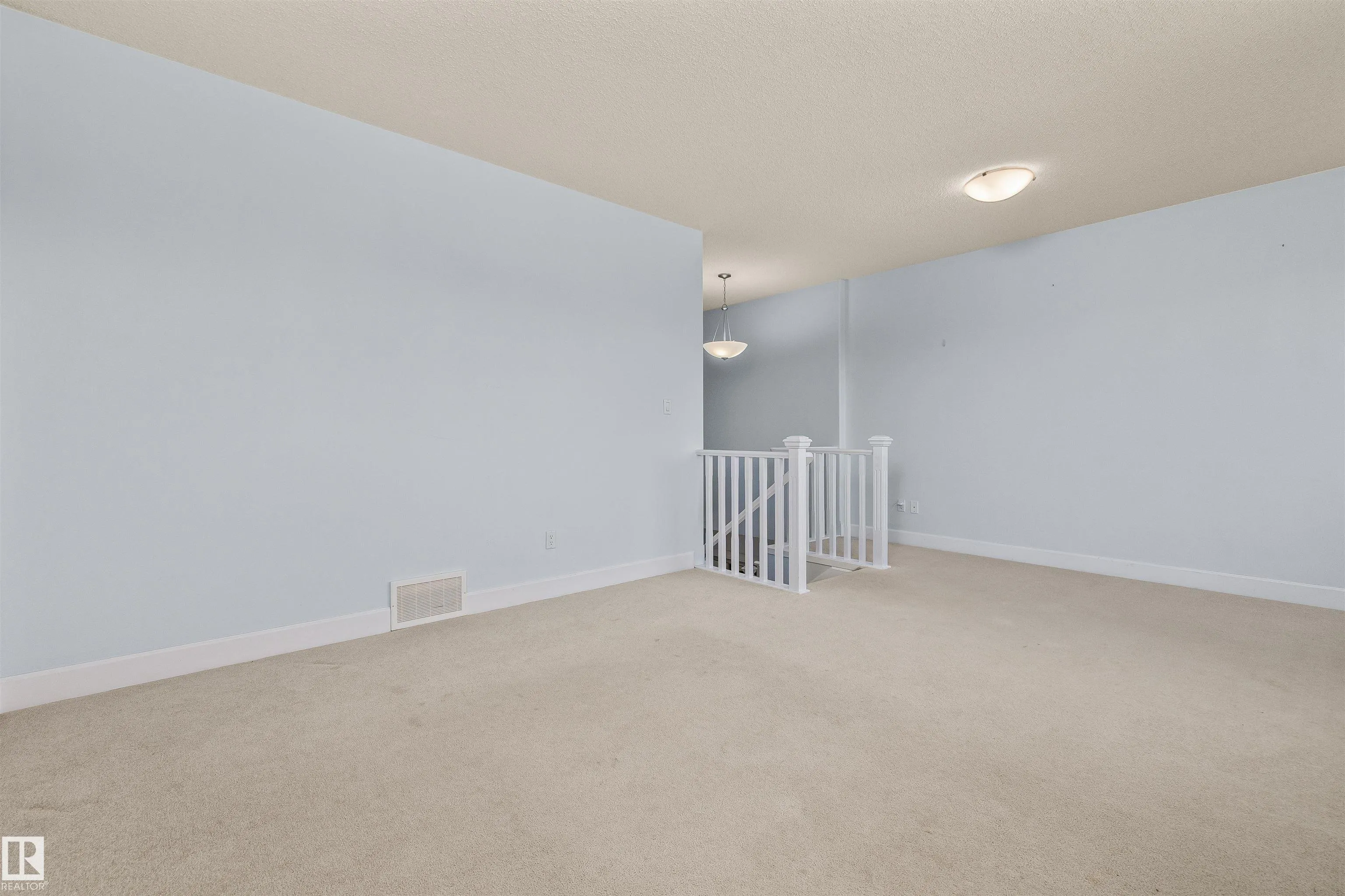 3082 WHITELAW Drive