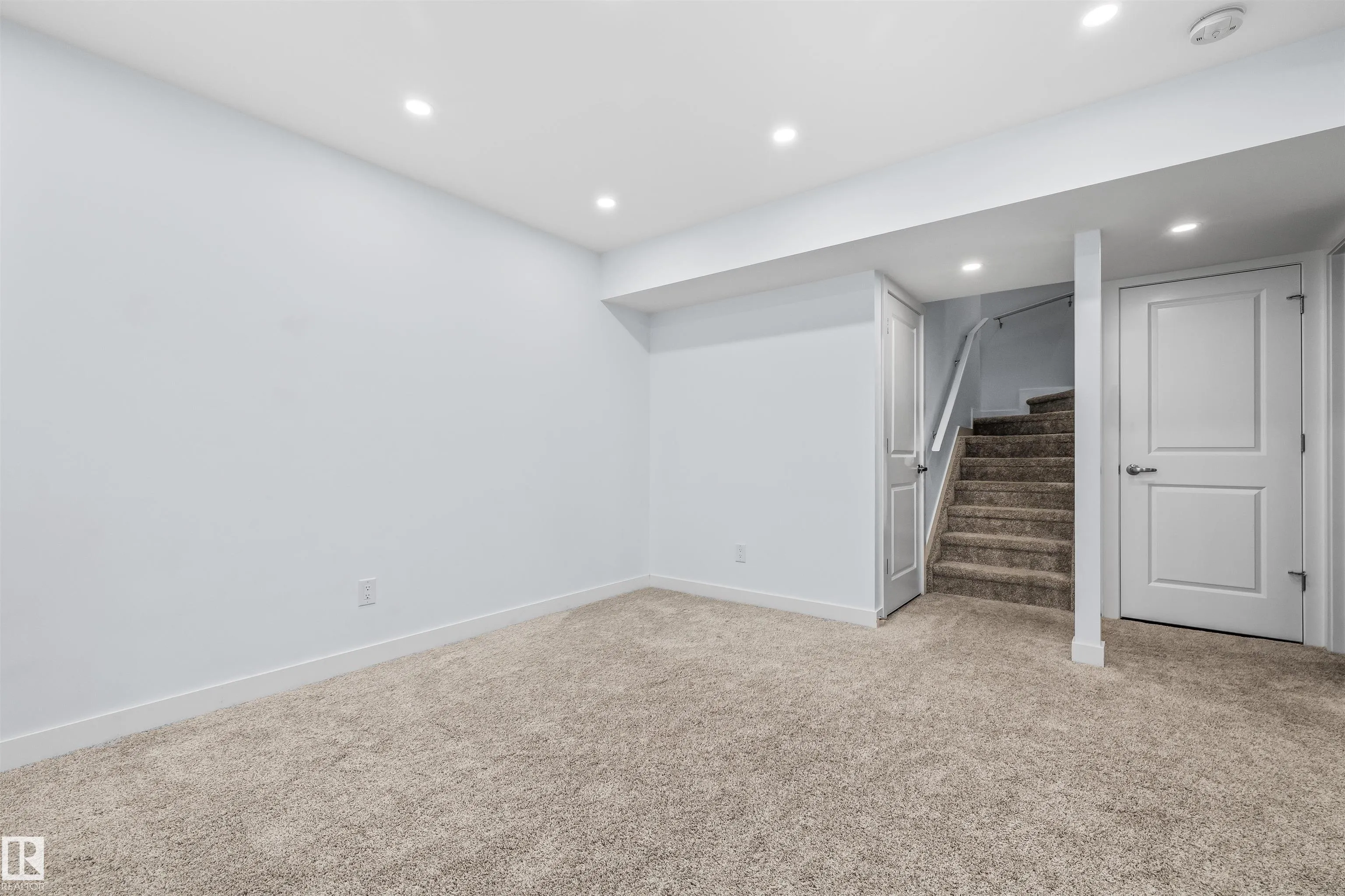 3082 WHITELAW Drive