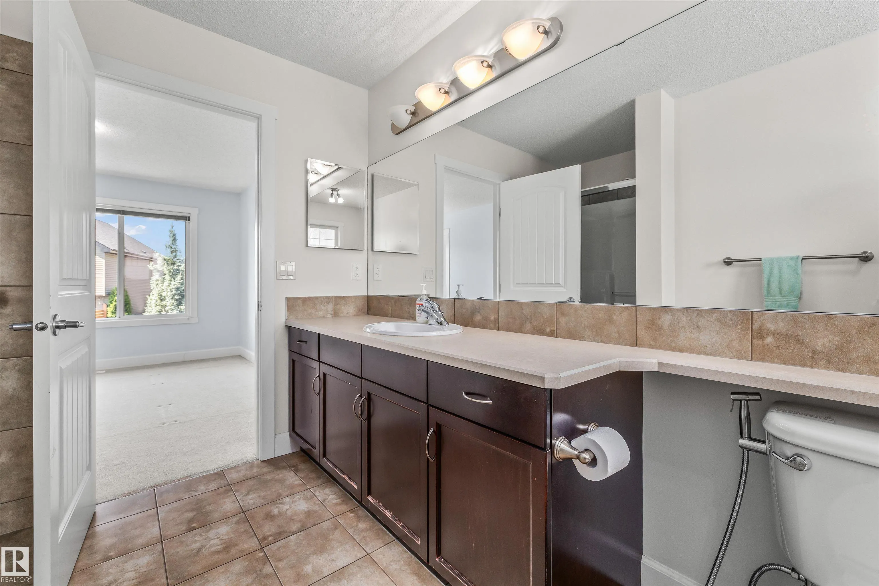 3082 WHITELAW Drive