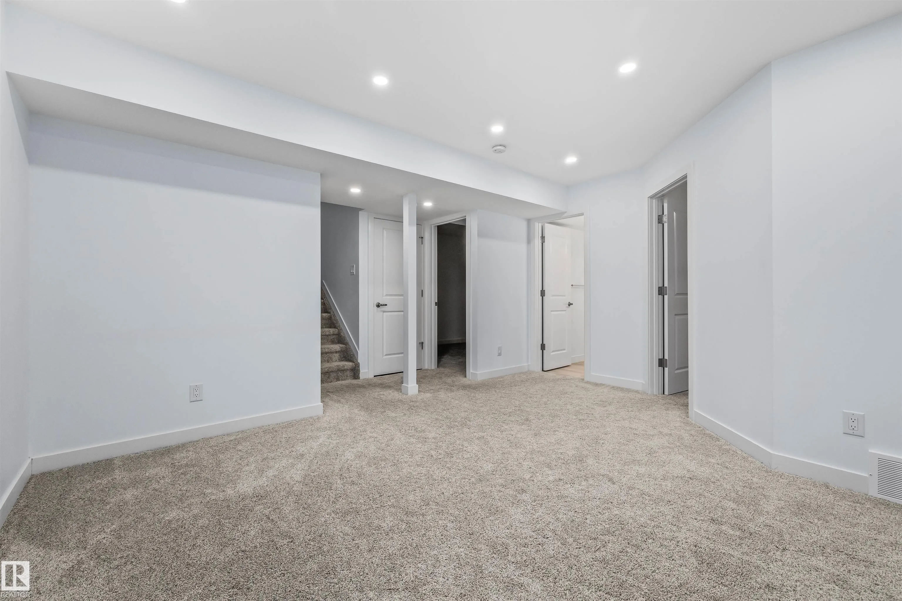 3082 WHITELAW Drive