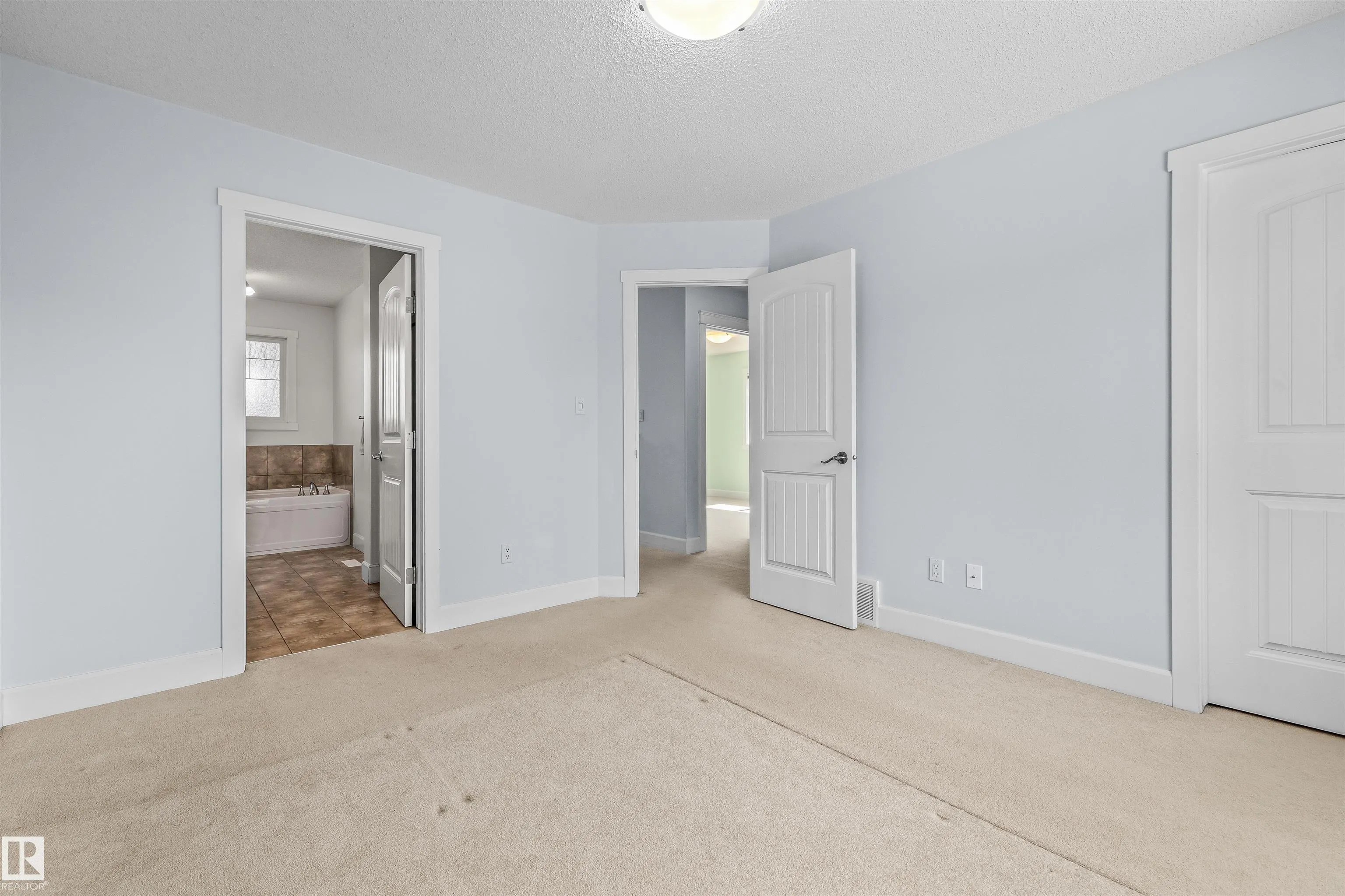3082 WHITELAW Drive