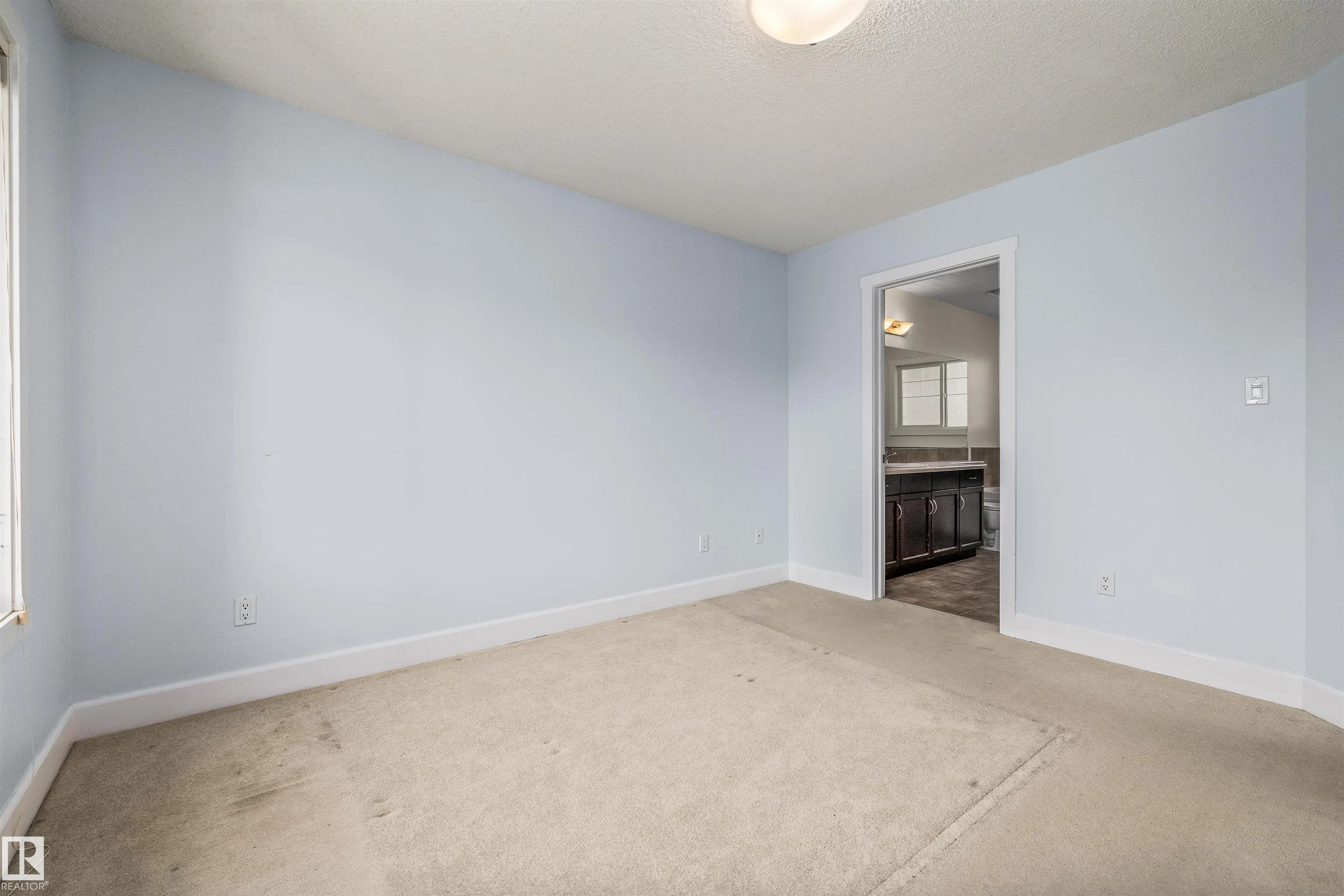 3082 WHITELAW Drive