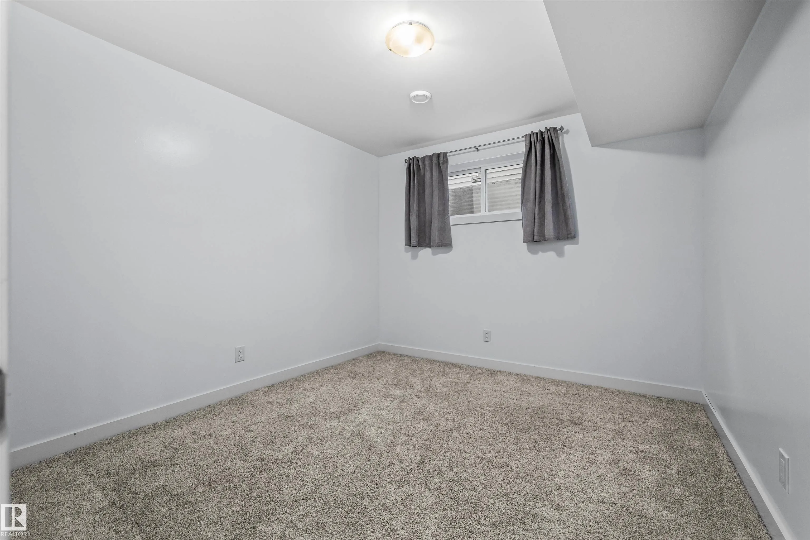 3082 WHITELAW Drive