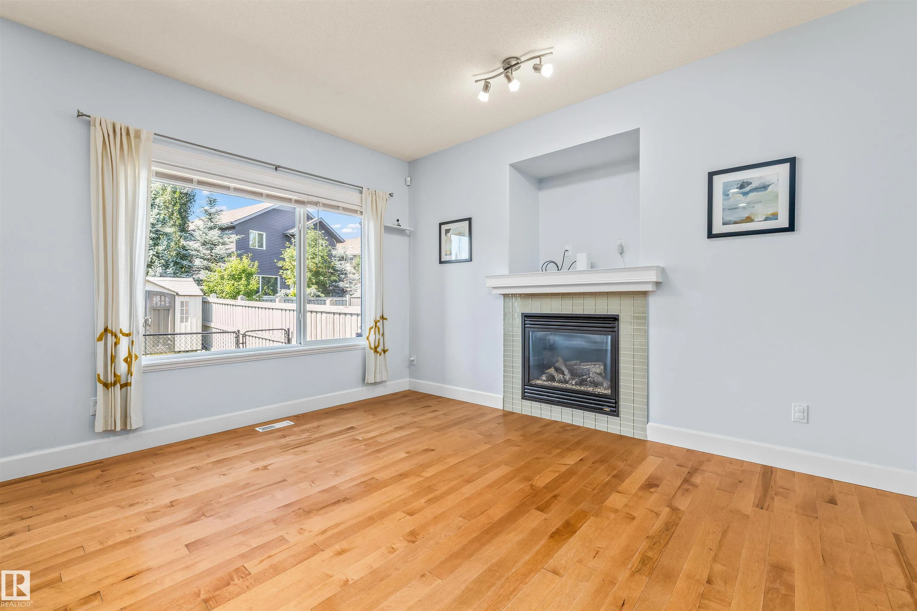 3082 WHITELAW Drive