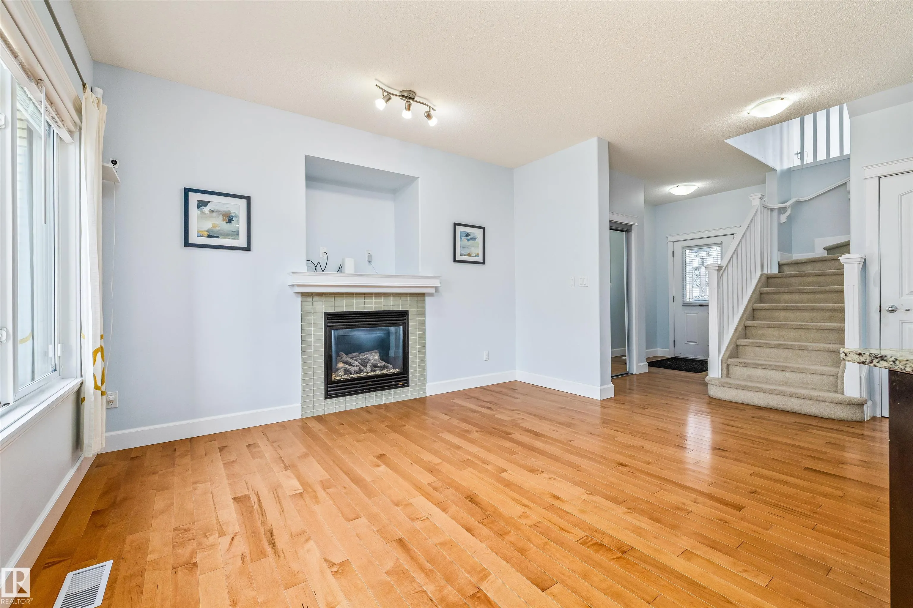 3082 WHITELAW Drive