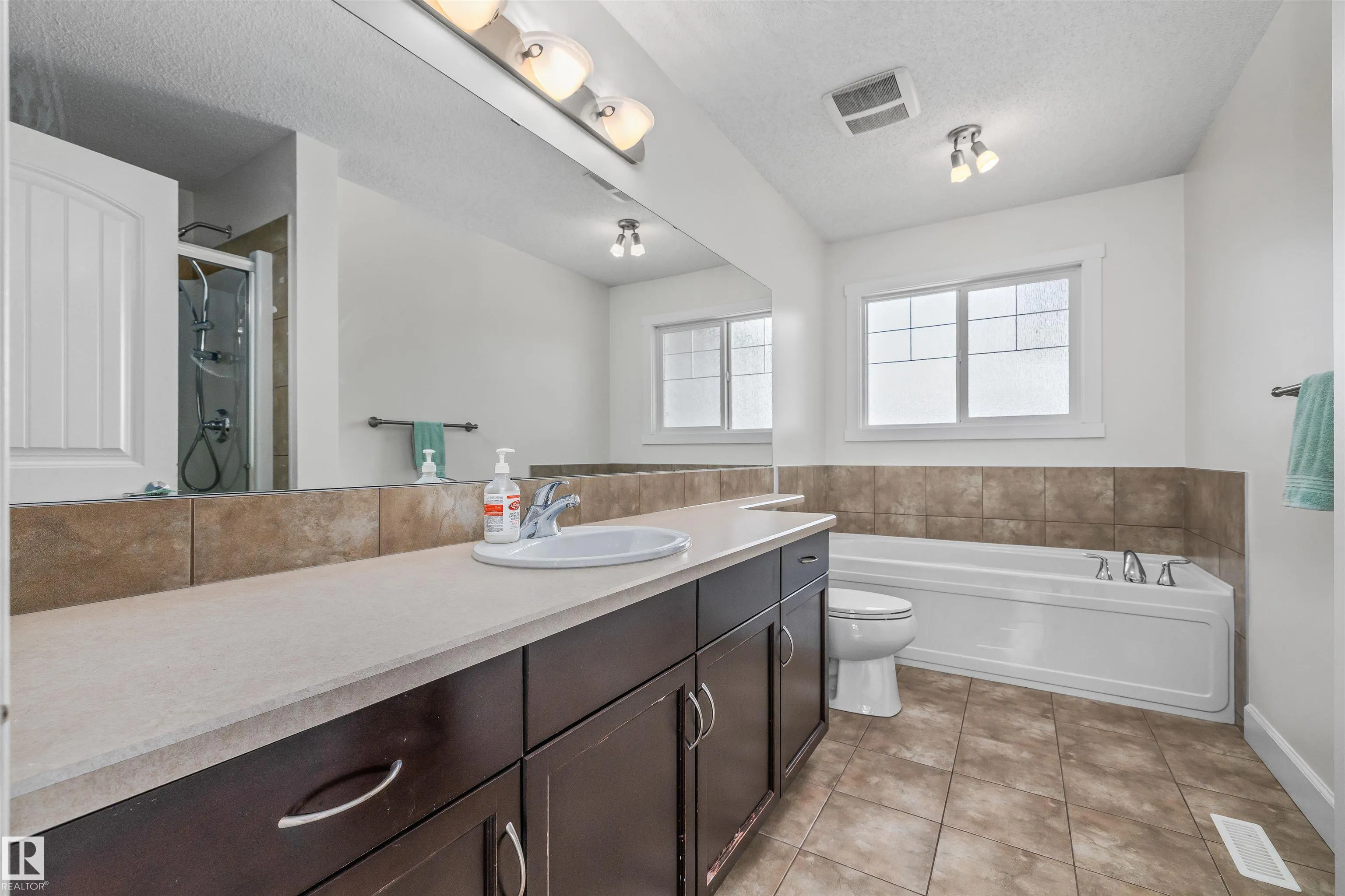 3082 WHITELAW Drive