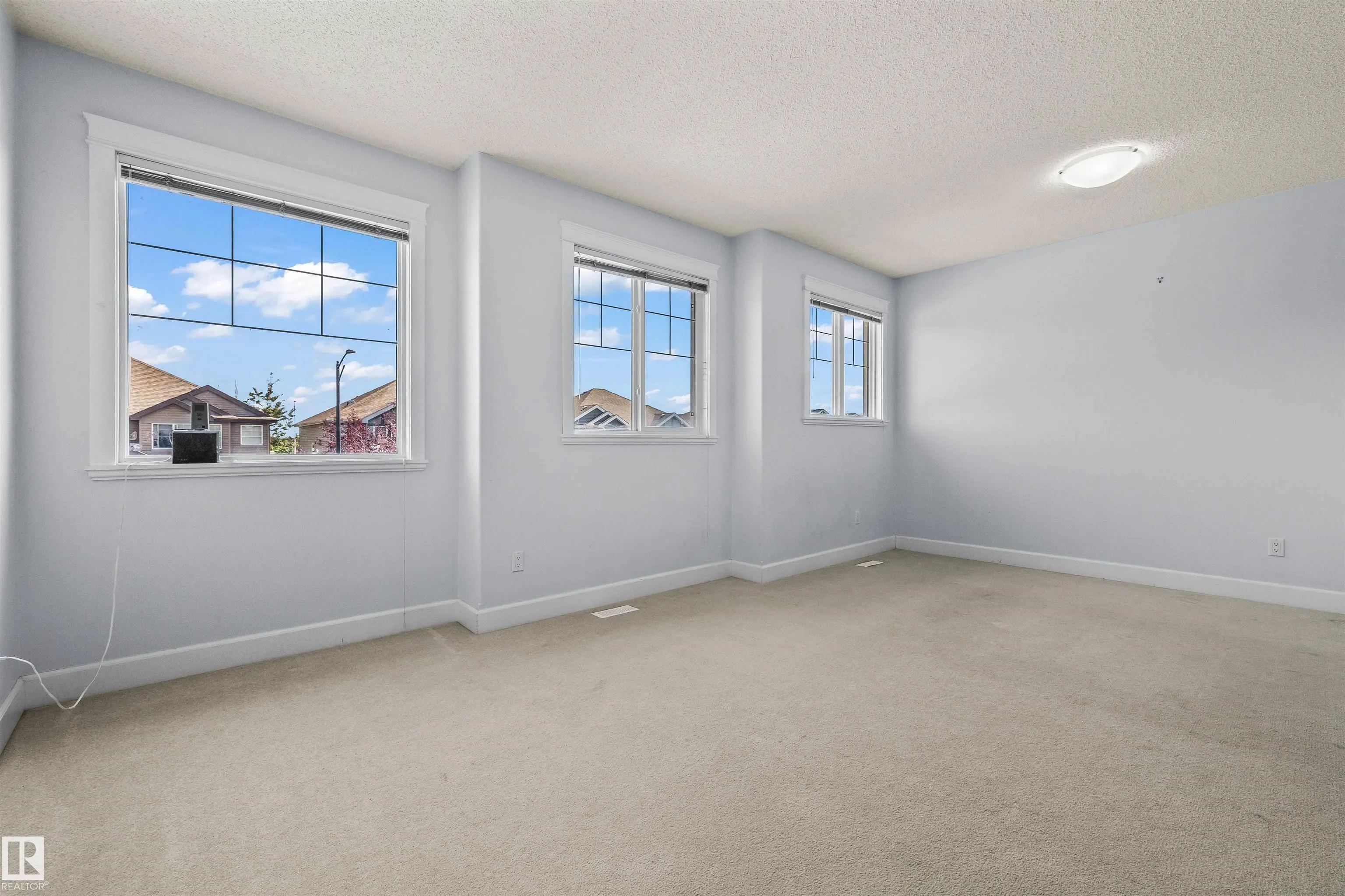 3082 WHITELAW Drive
