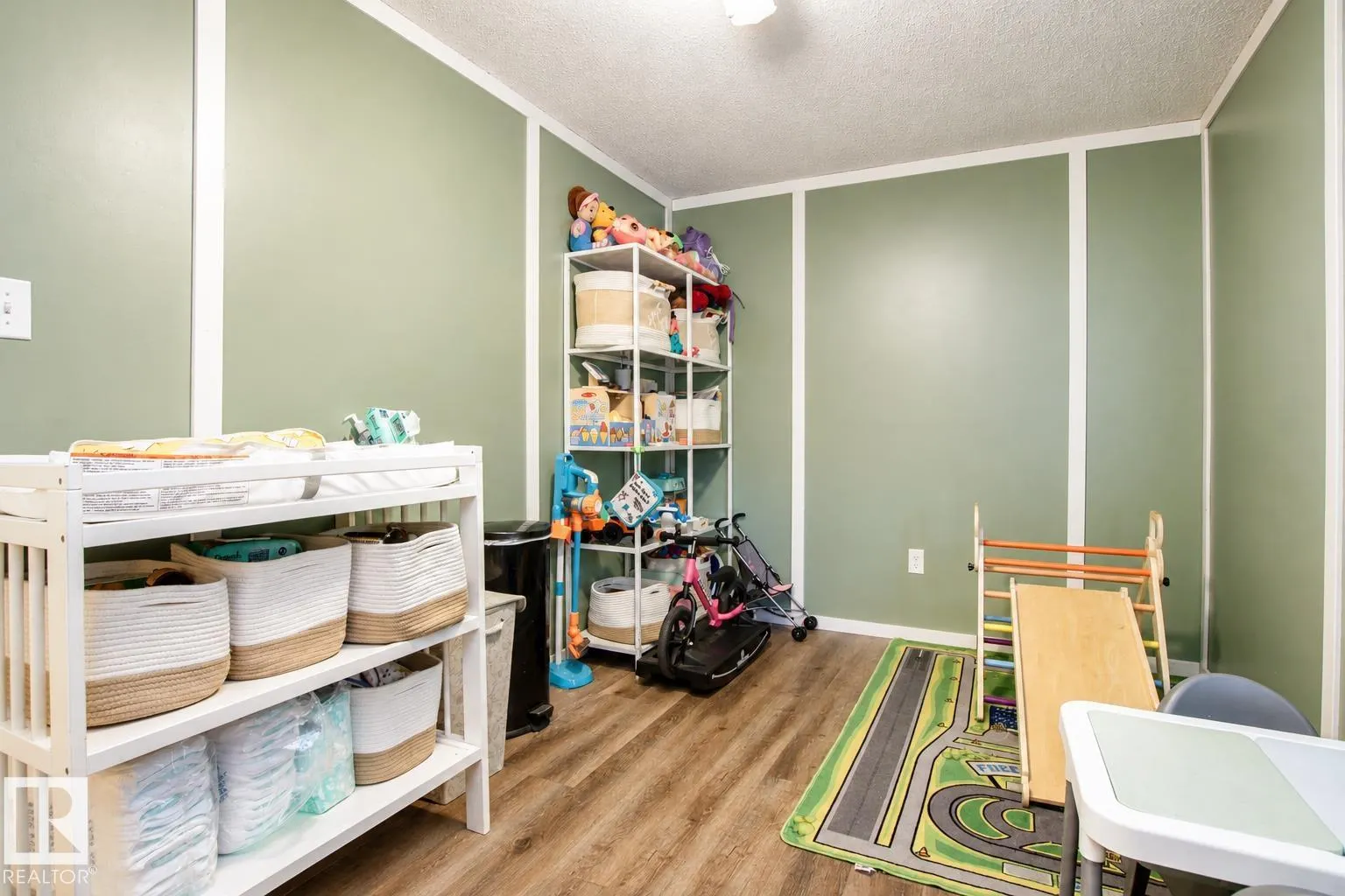1036 Lakeland Crescent