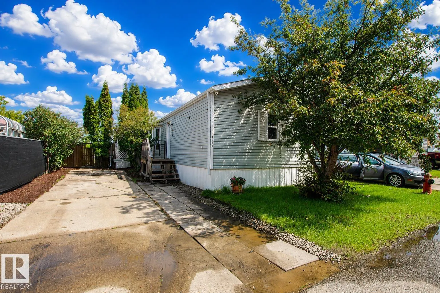 1036 Lakeland Crescent