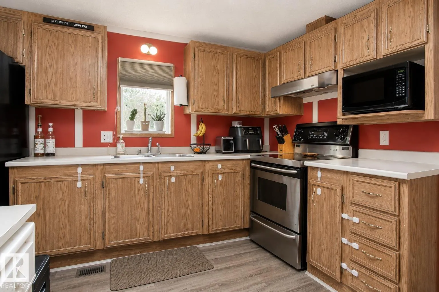 1036 Lakeland Crescent