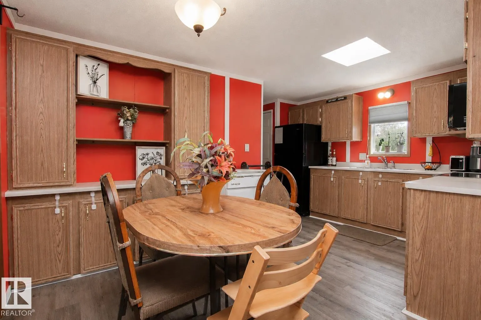 1036 Lakeland Crescent