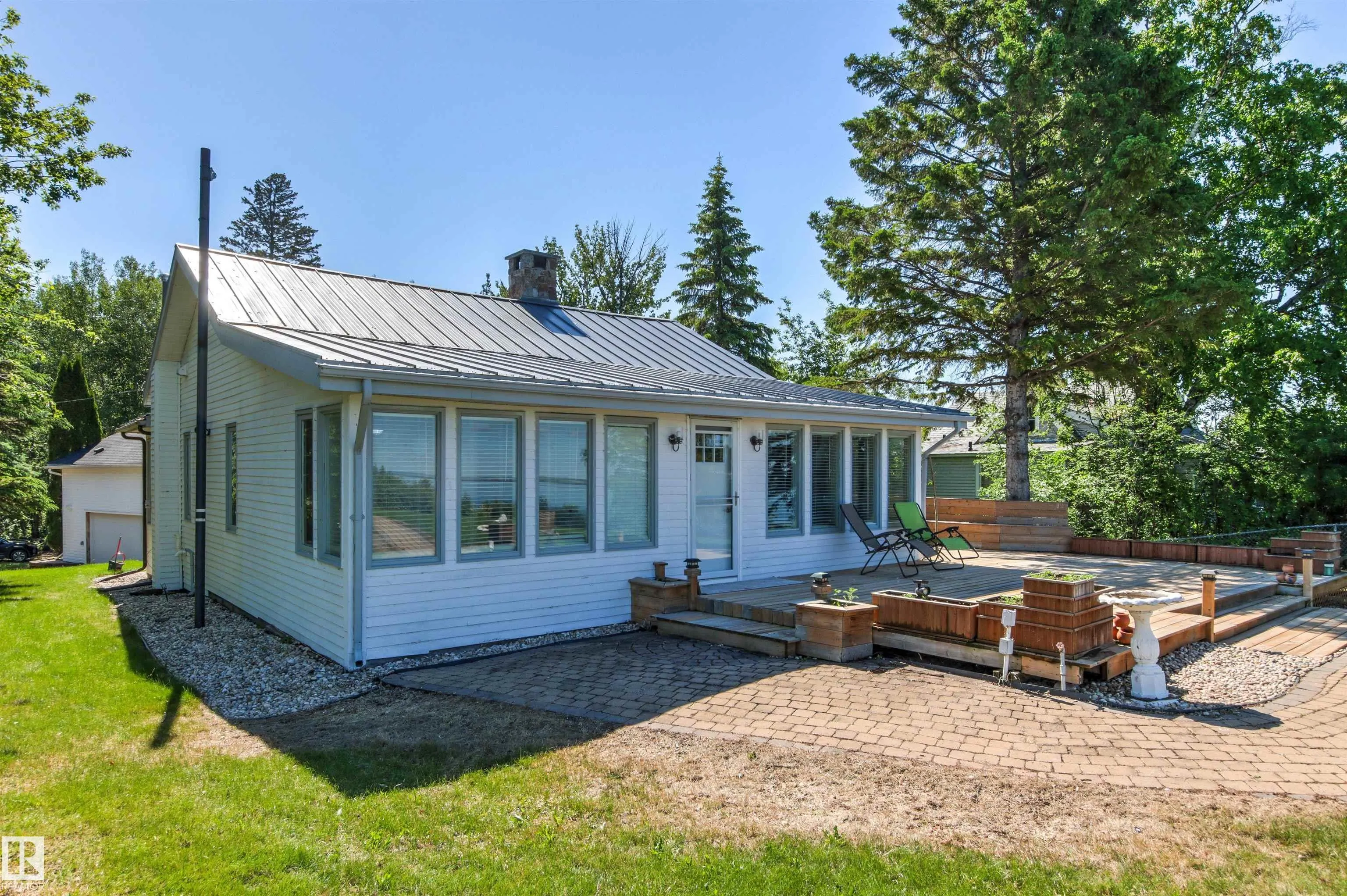 9 Gibbons Ave