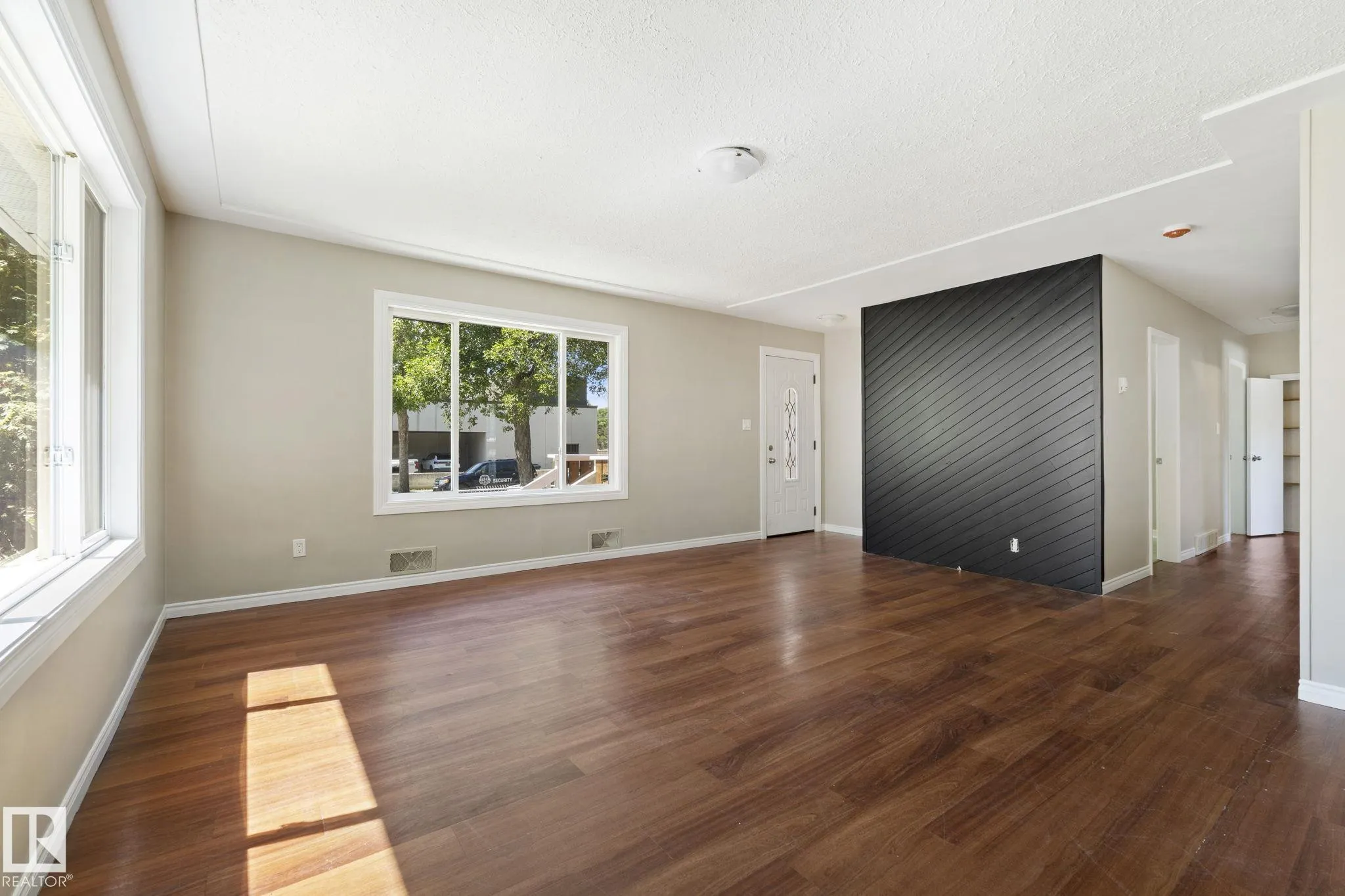 10602 100 Avenue