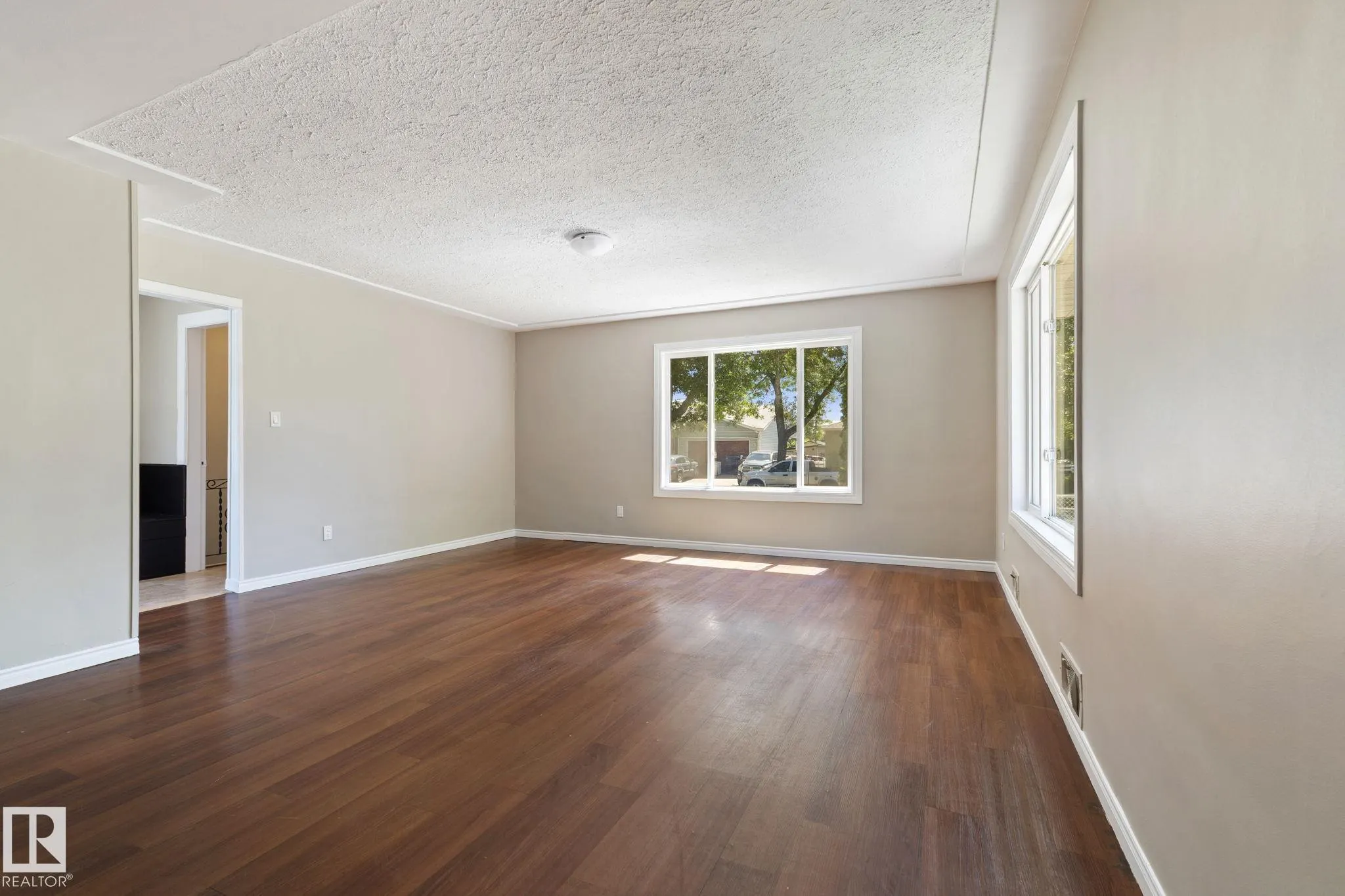10602 100 Avenue