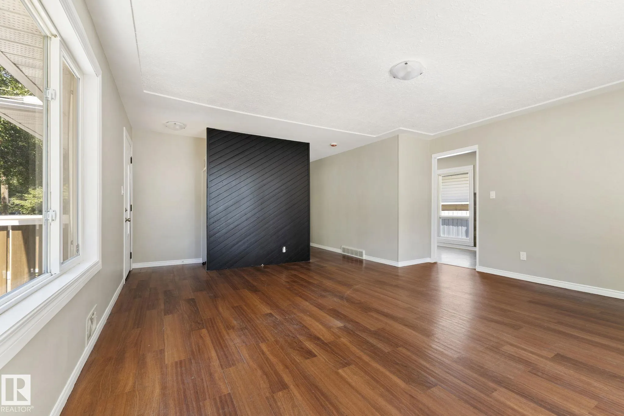 10602 100 Avenue