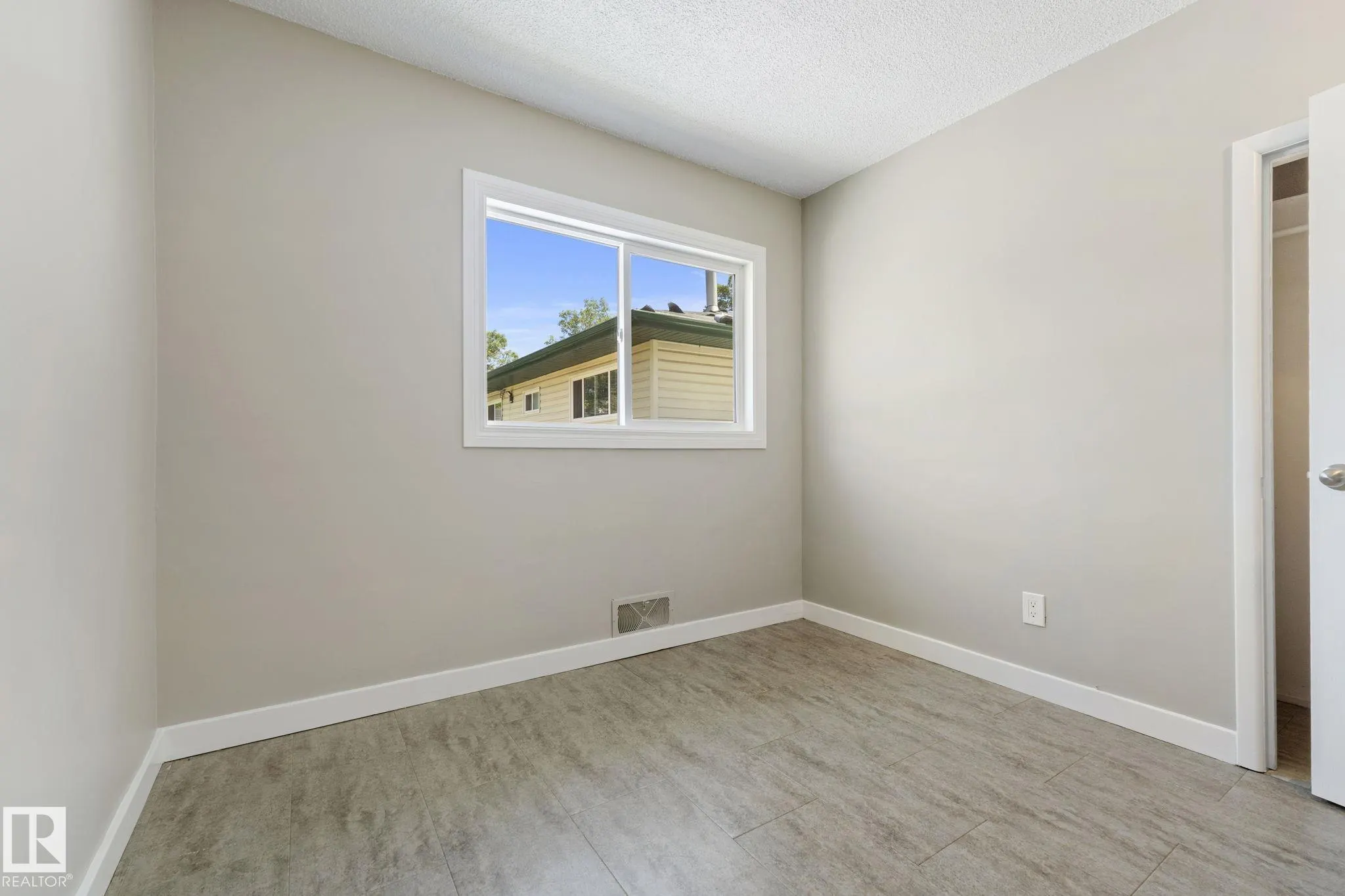 10602 100 Avenue