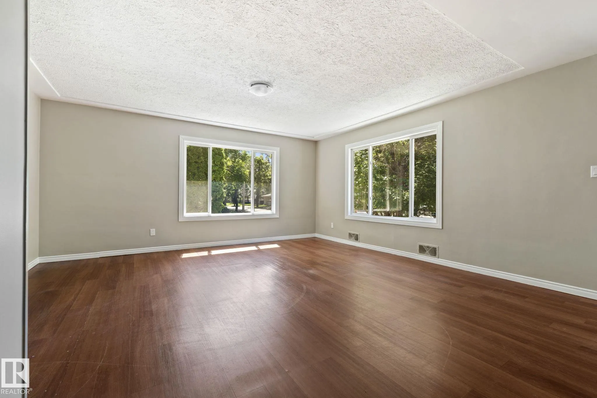 10602 100 Avenue