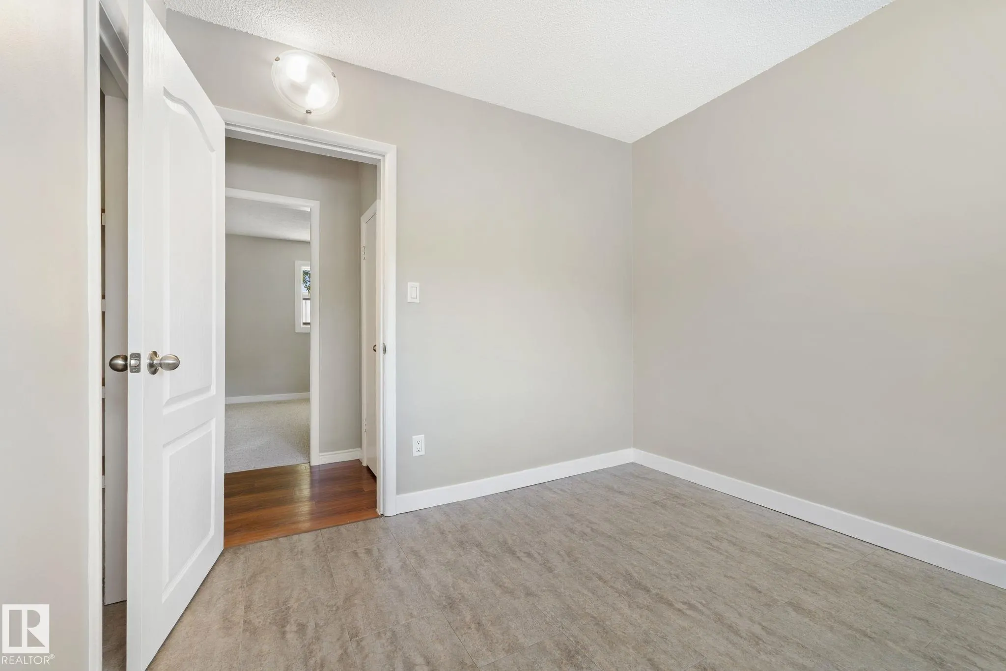 10602 100 Avenue
