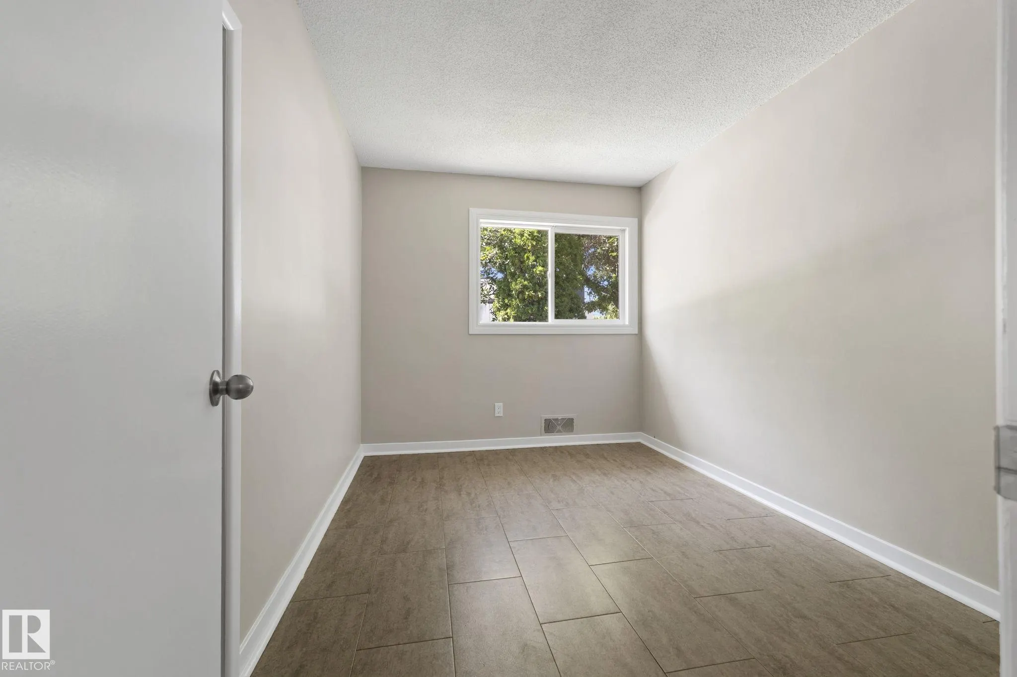 10602 100 Avenue