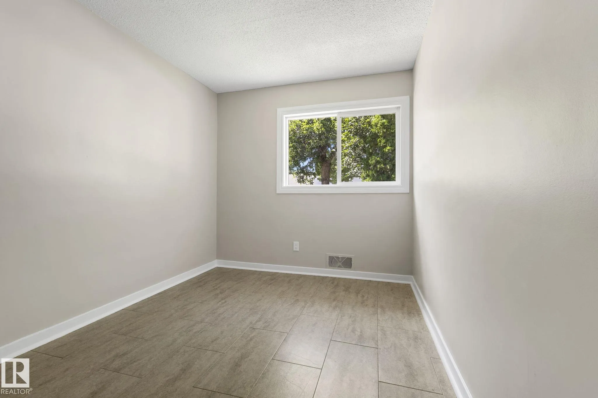 10602 100 Avenue