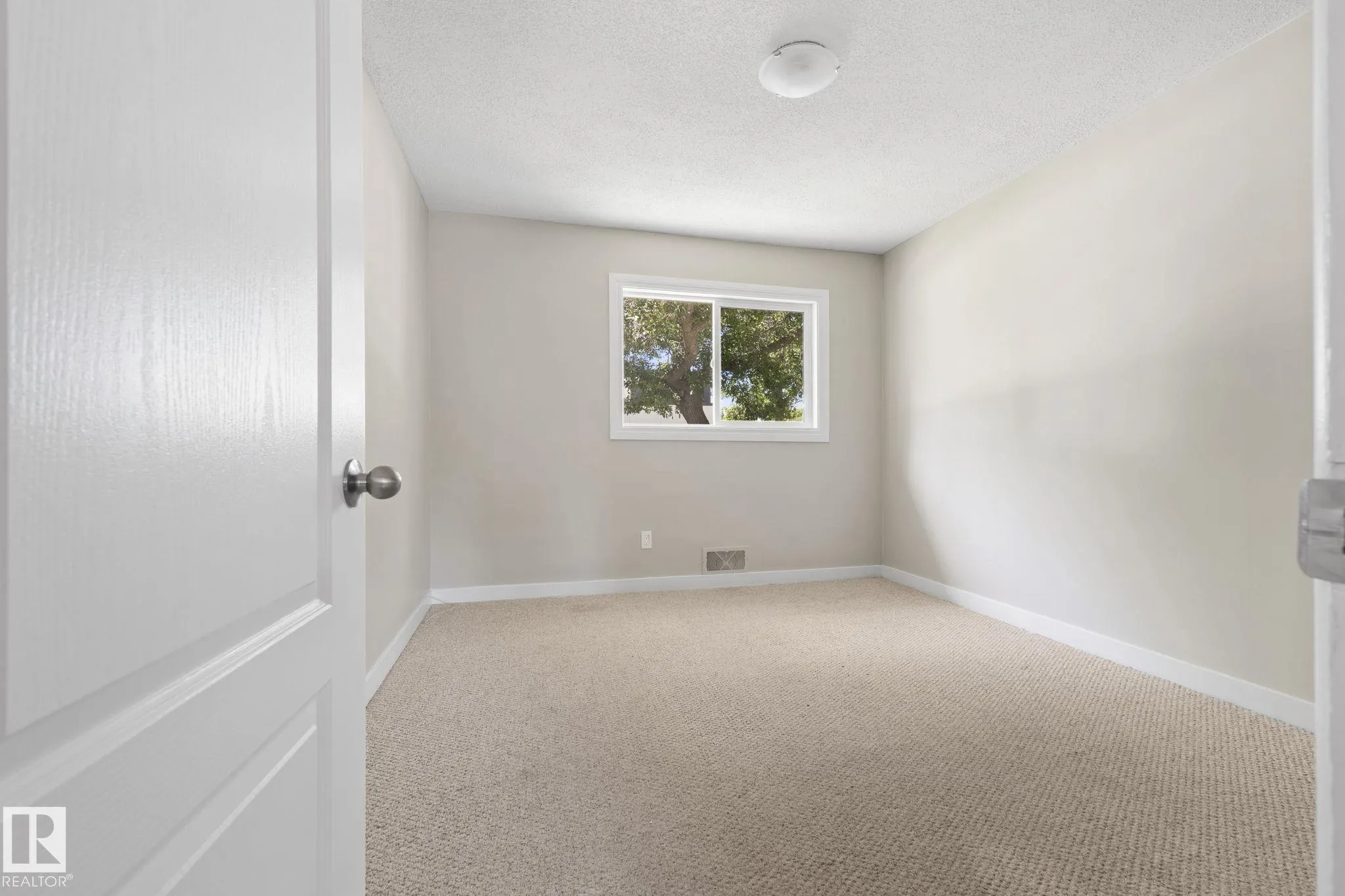 10602 100 Avenue