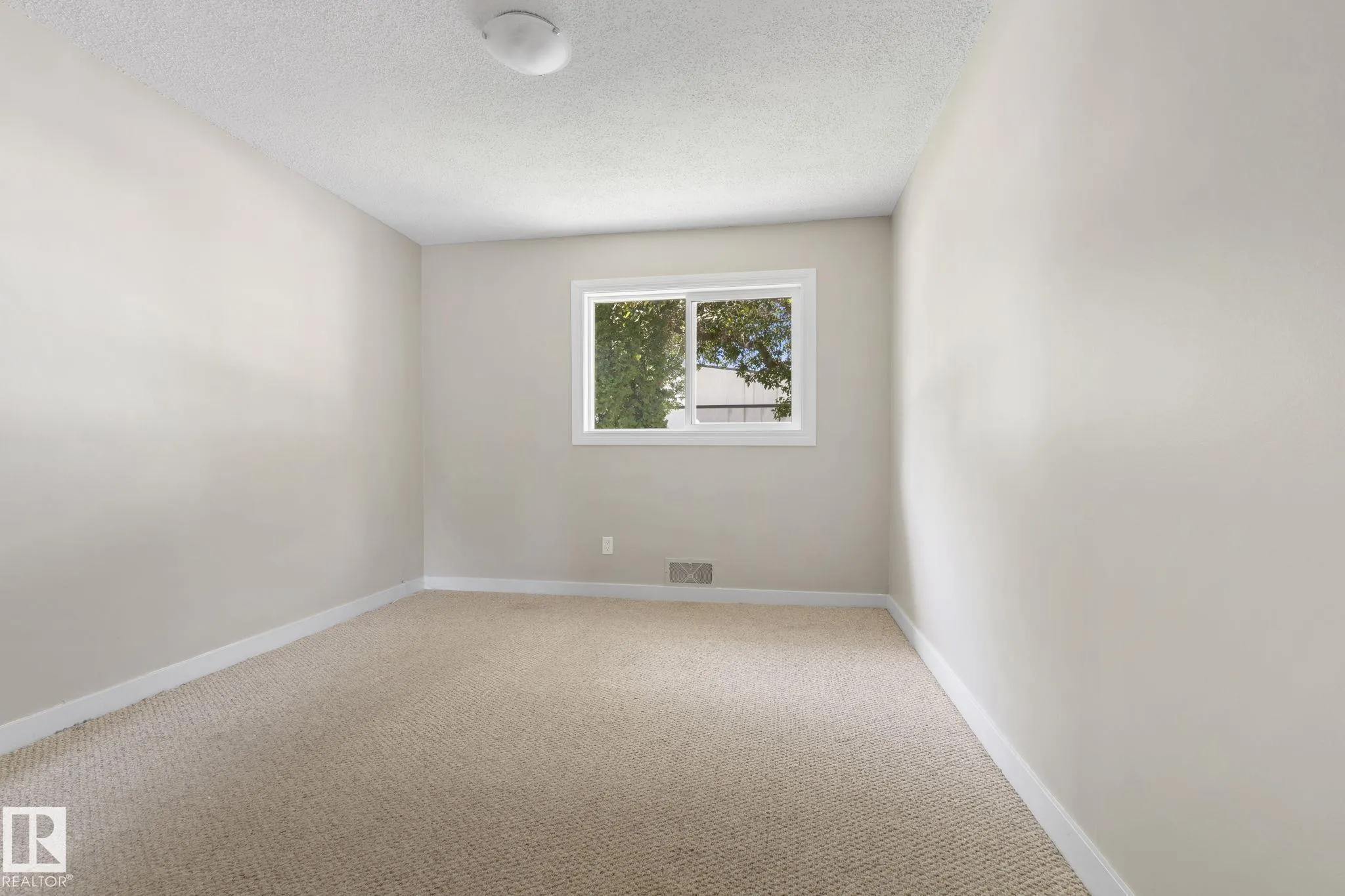 10602 100 Avenue